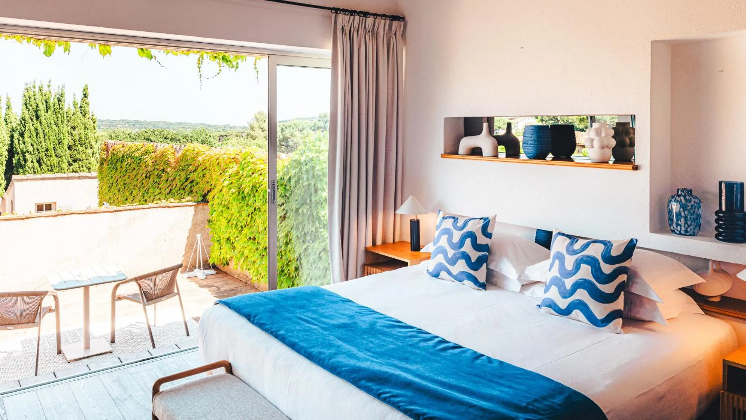 Bed in Hôtel La Mandarine