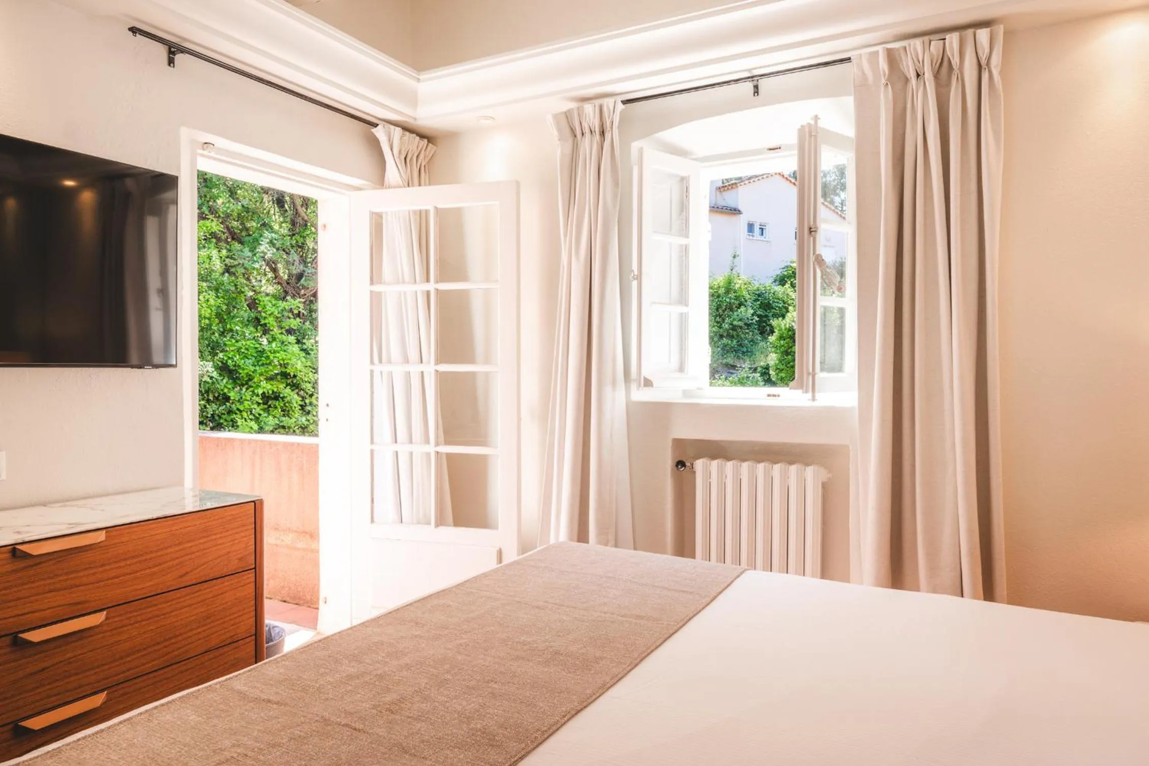 Bedroom, Bed in Hôtel La Mandarine