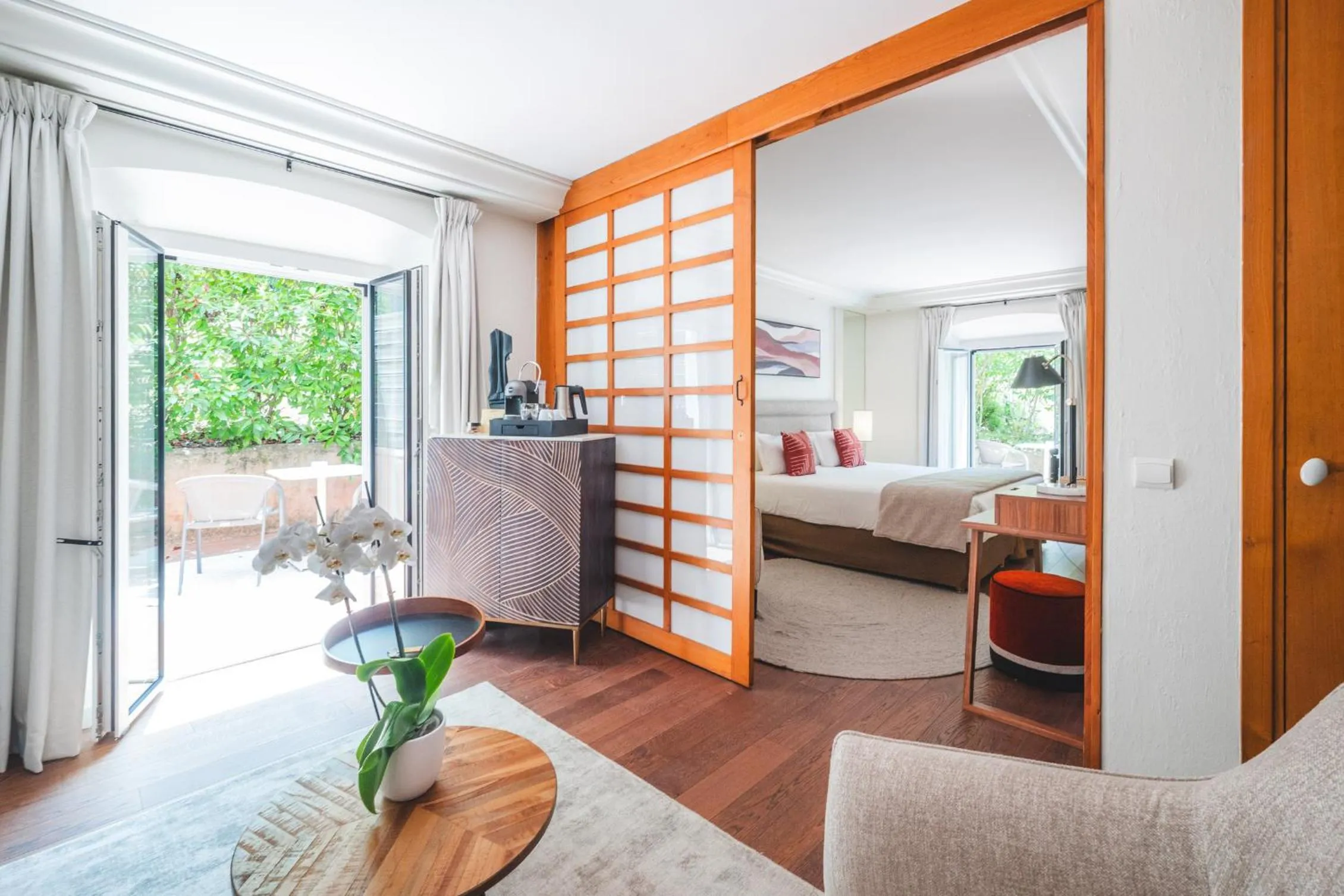 Bedroom, Bed in Hôtel La Mandarine