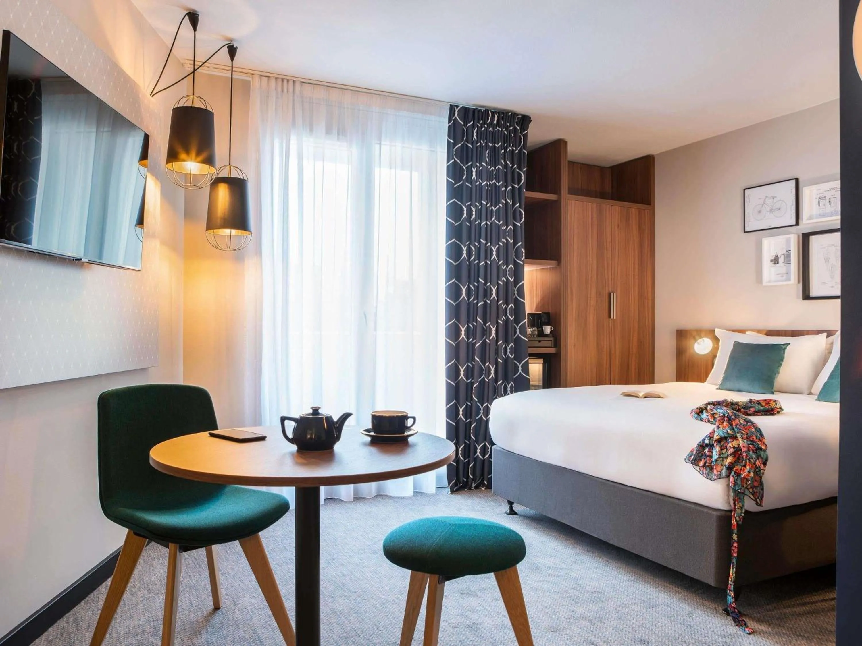 Bedroom, Bed in Mercure Paris Montparnasse Pasteur
