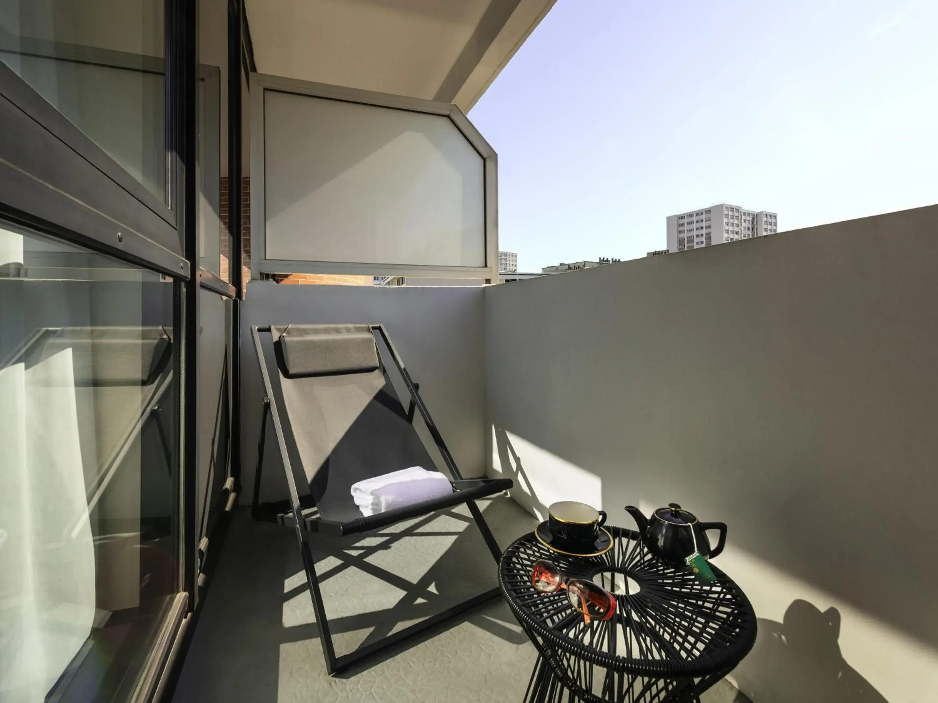 Bedroom in Mercure Paris Montparnasse Pasteur Bedroom in Mercure Paris Montparnasse Pasteur