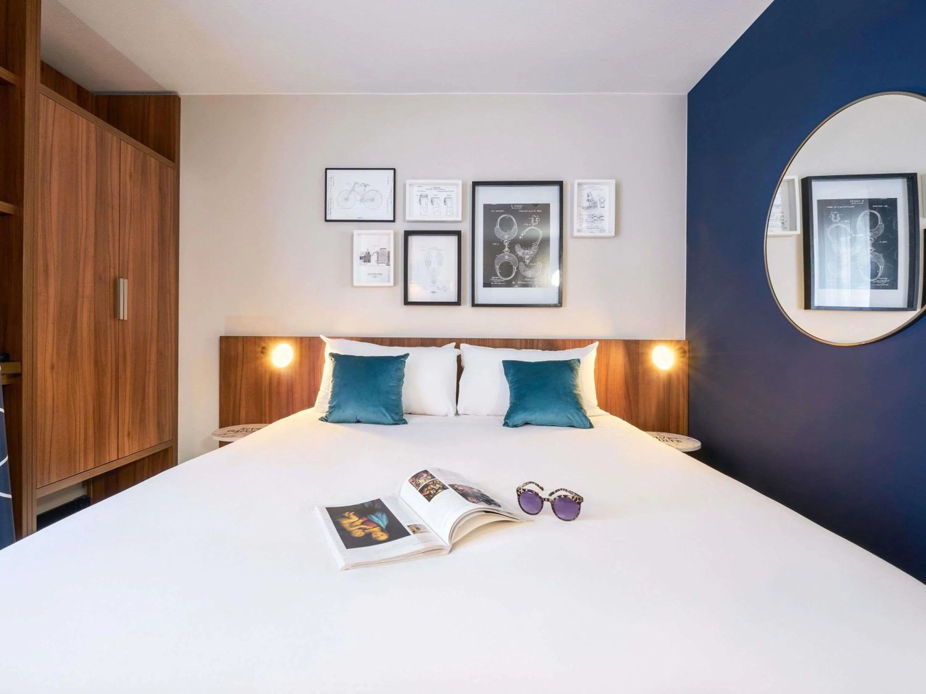 Bedroom, Bed in Mercure Paris Montparnasse Pasteur