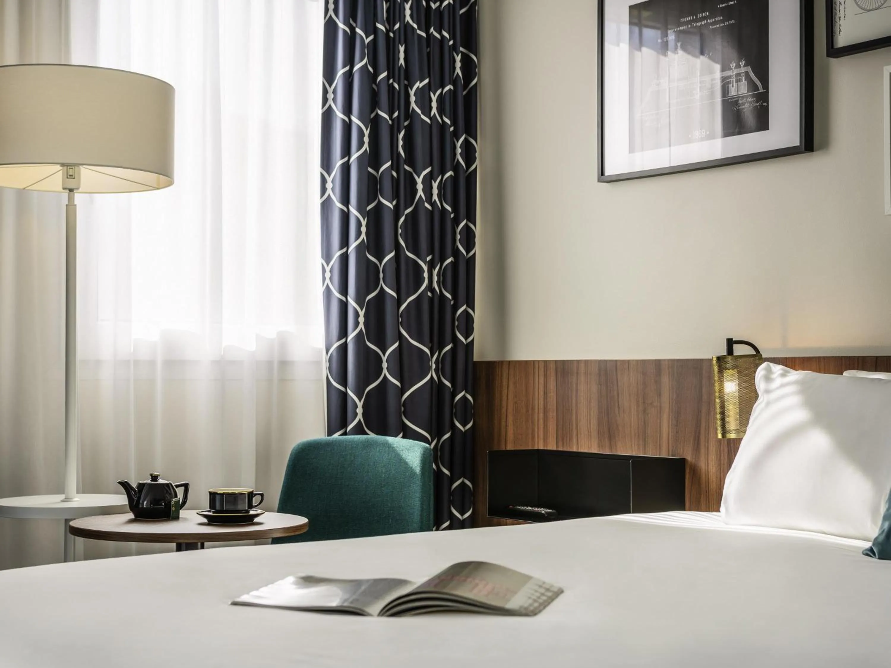 Bedroom, Bed in Mercure Paris Montparnasse Pasteur