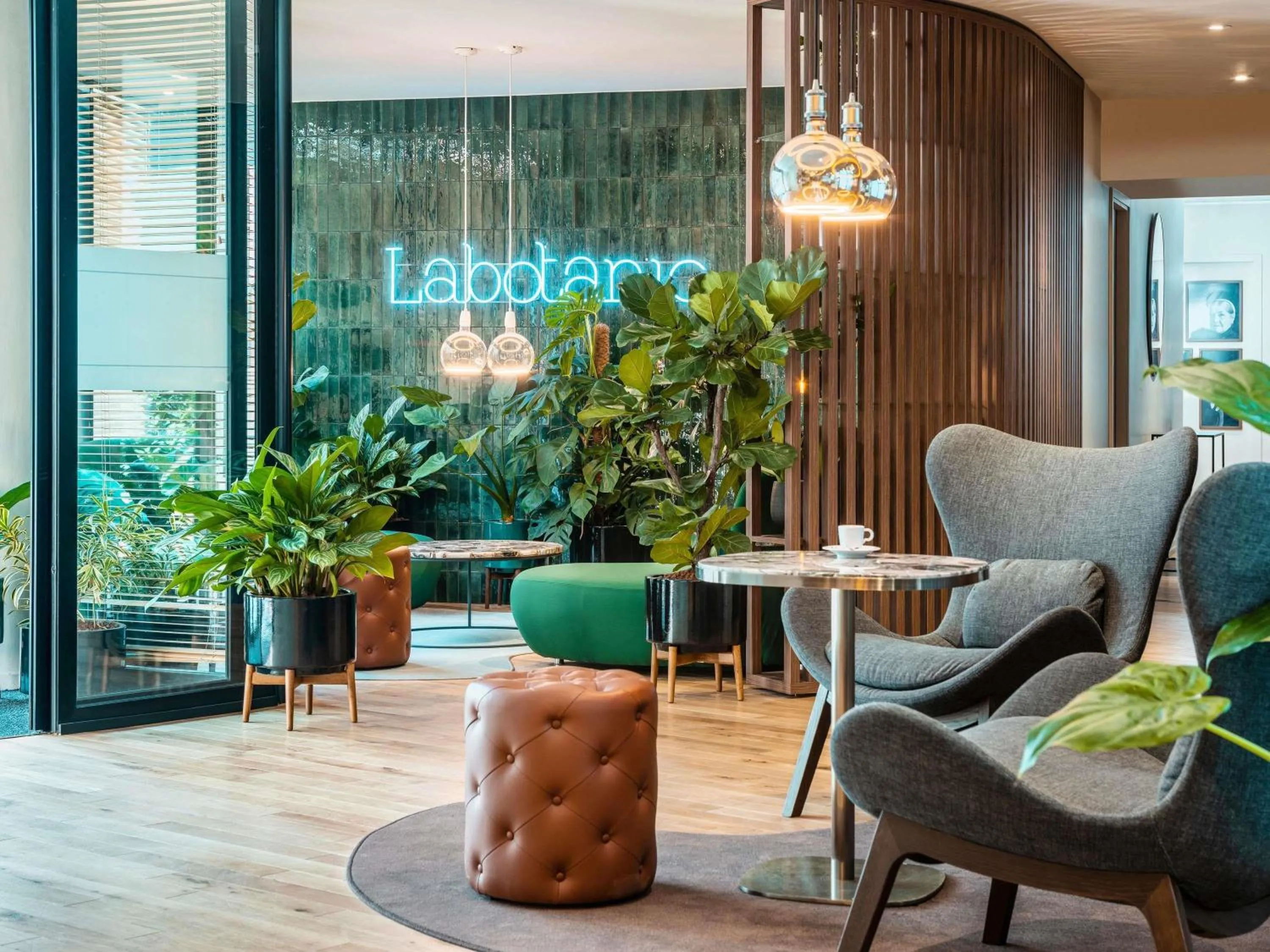 Property building in Mercure Paris Montparnasse Pasteur