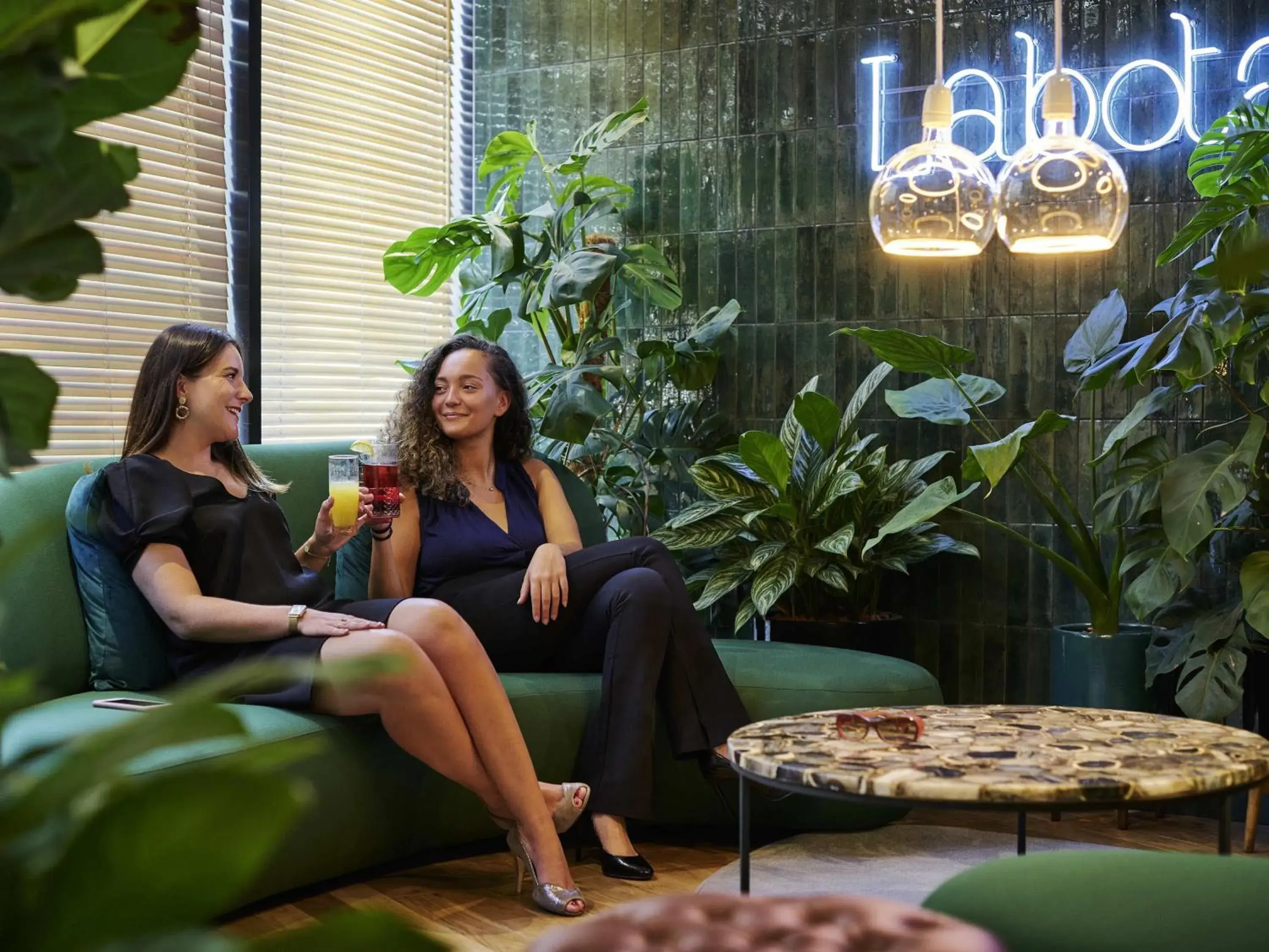 Lounge or bar in Mercure Paris Montparnasse Pasteur Lounge or bar in Mercure Paris Montparnasse Pasteur