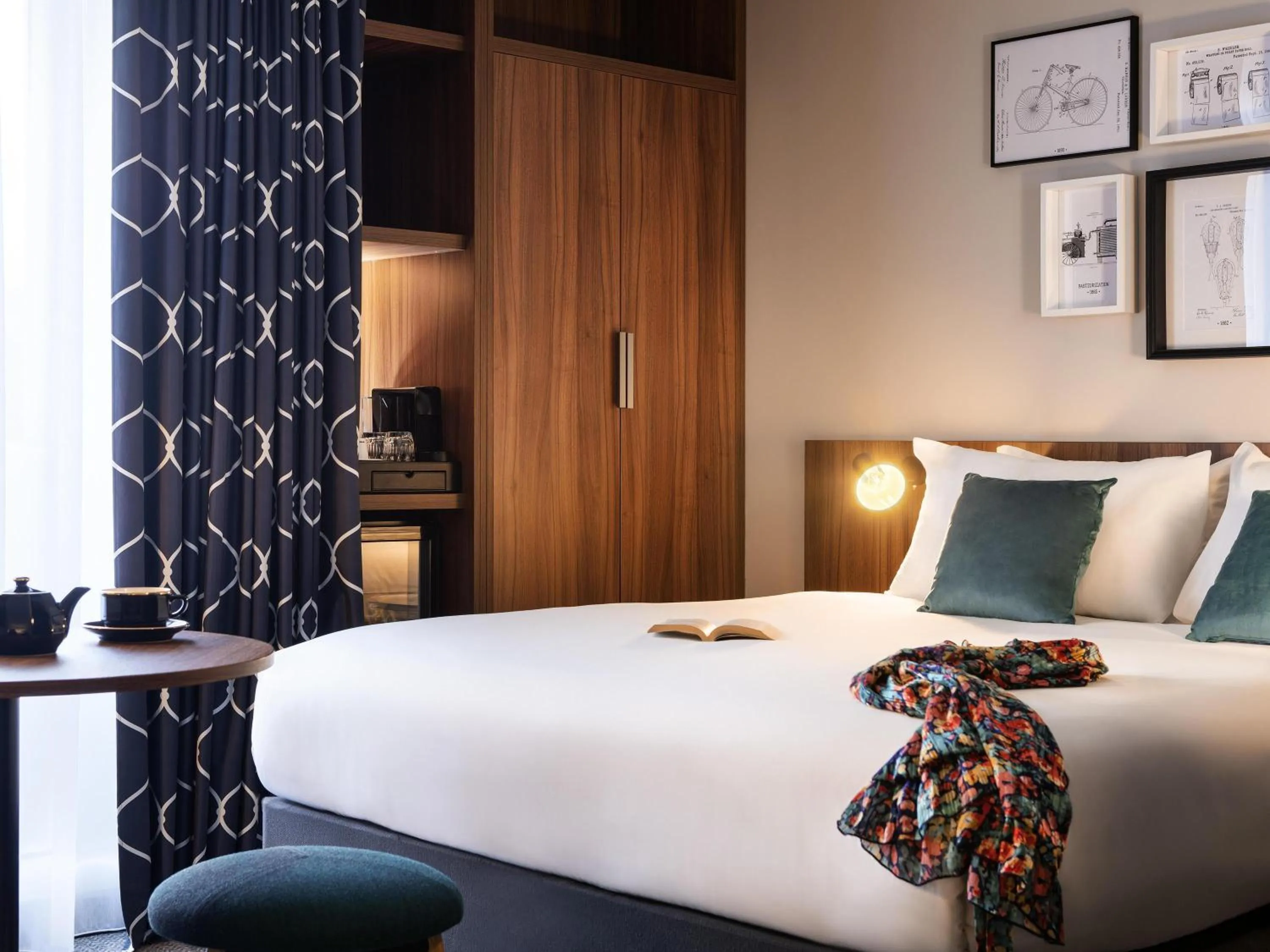 Bedroom, Bed in Mercure Paris Montparnasse Pasteur