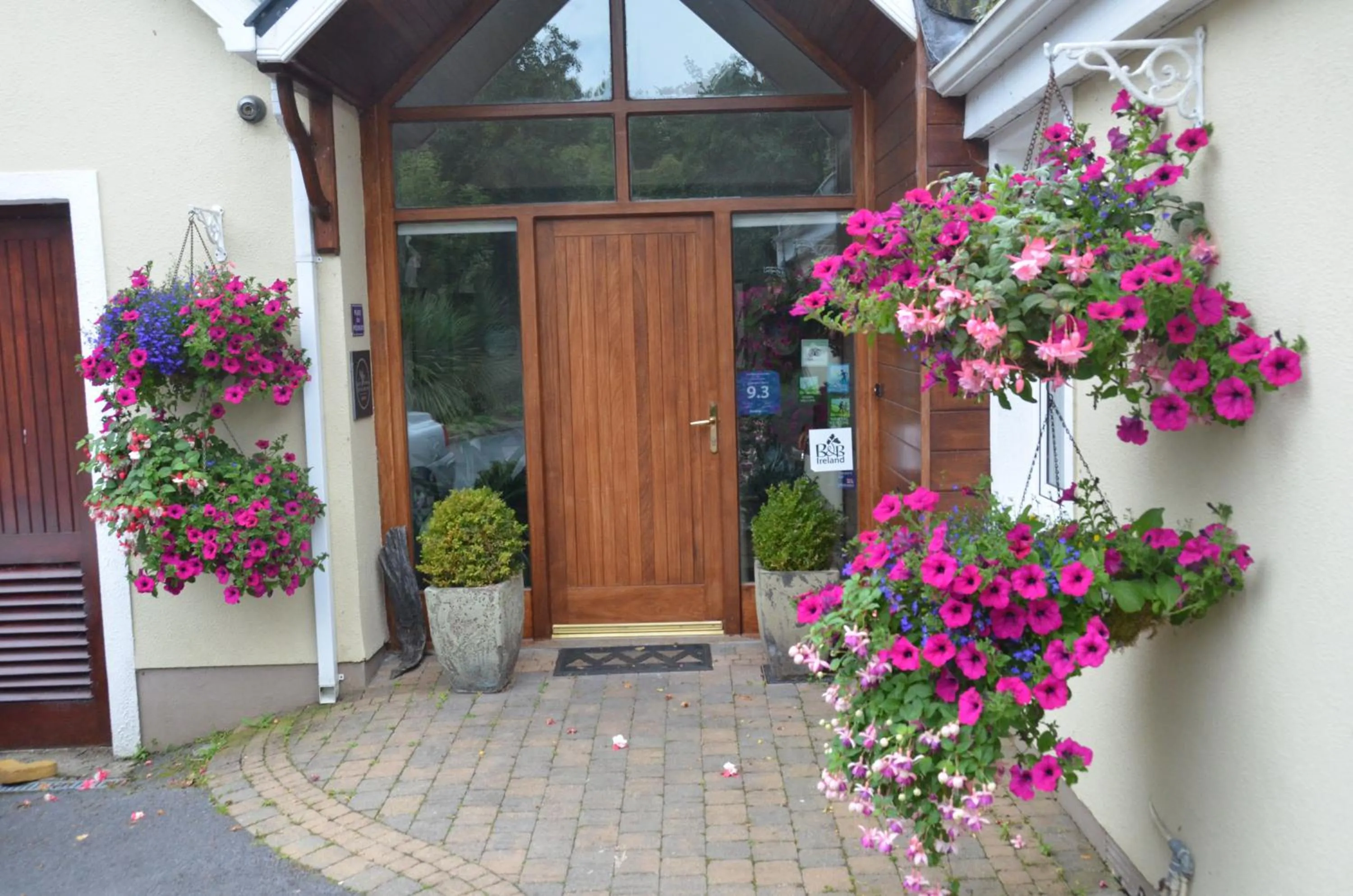 Facade/entrance in Camillaun Lodge with Lough Corrib Boat Hire