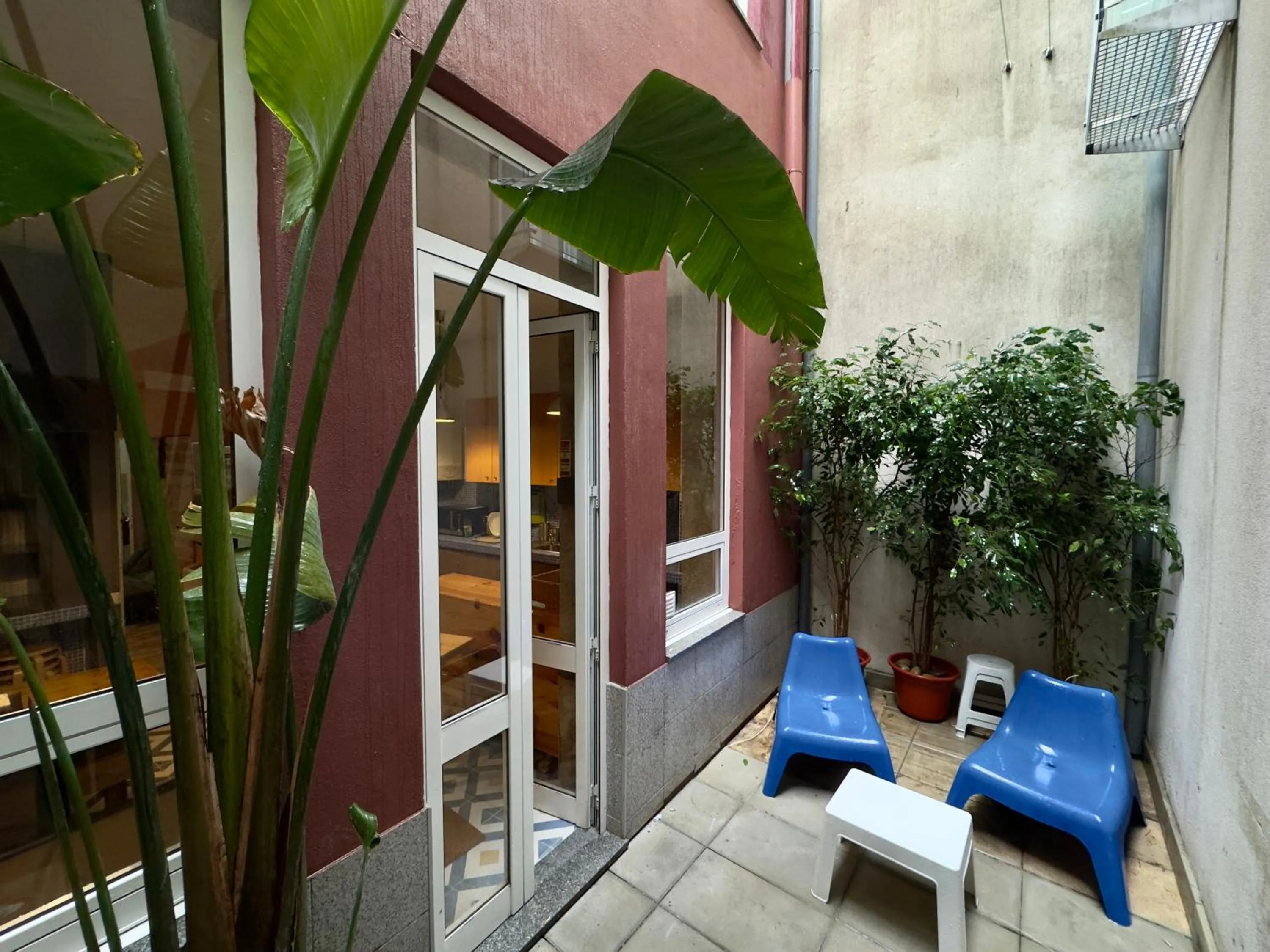 Balcony/Terrace in Sardines and Friends Hostel 04