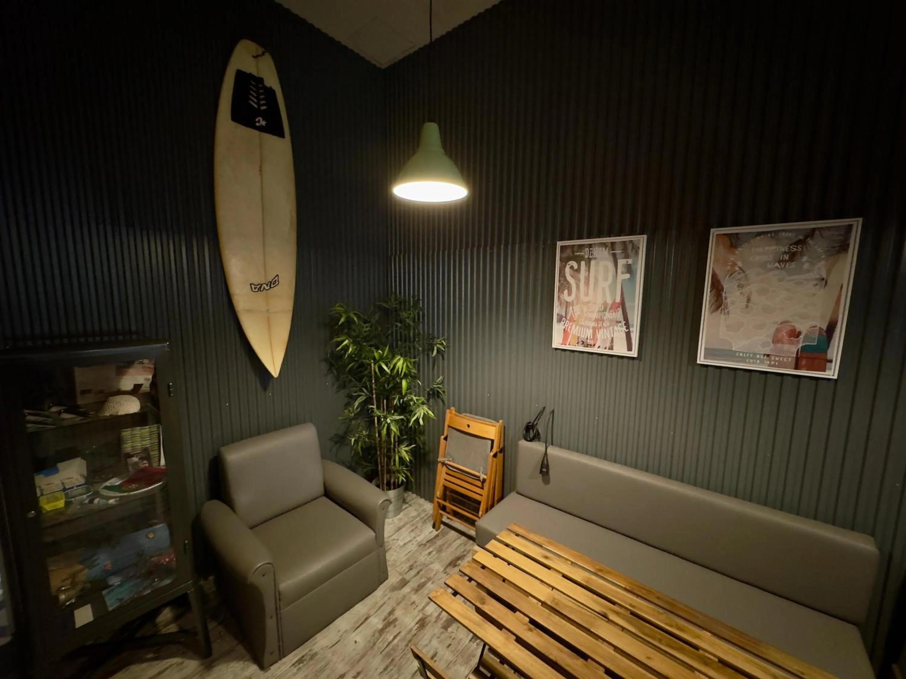 Living room in Sardines and Friends Hostel 04