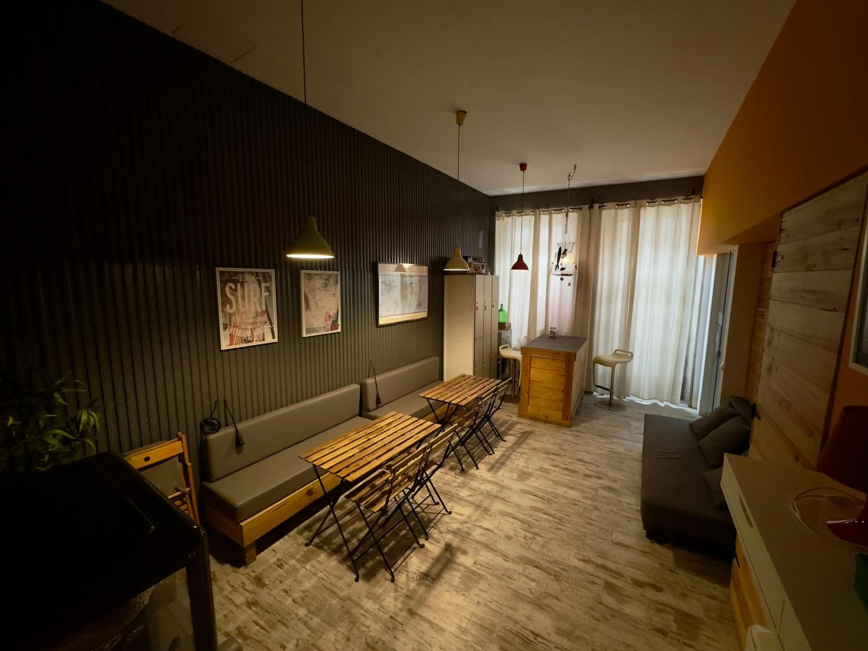 Living room in Sardines and Friends Hostel 04