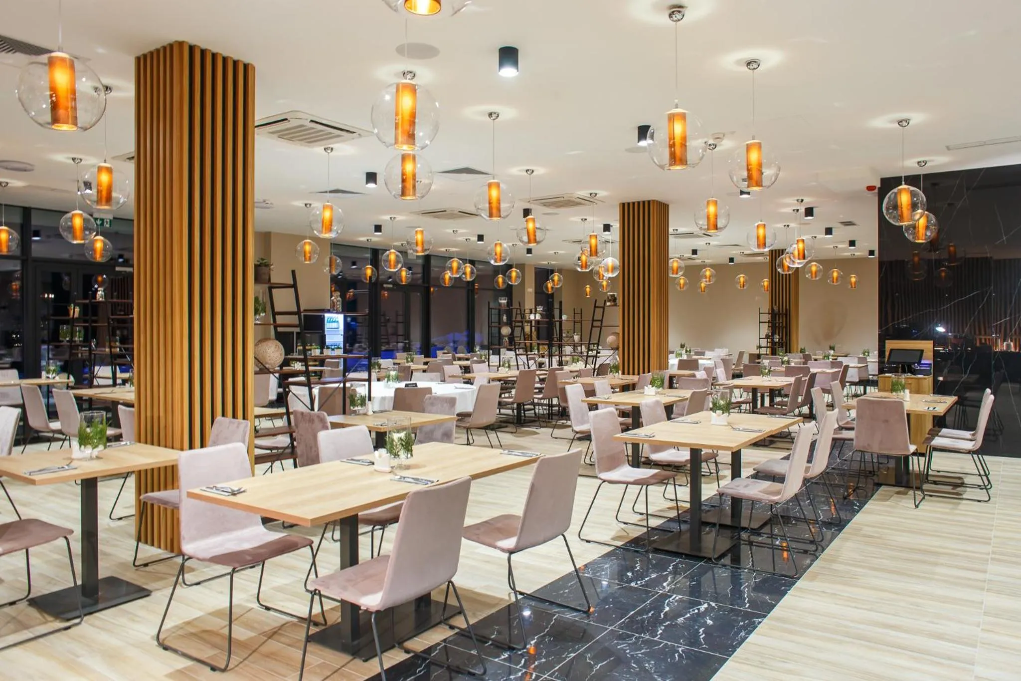 Restaurant/places to eat in Green Apartments