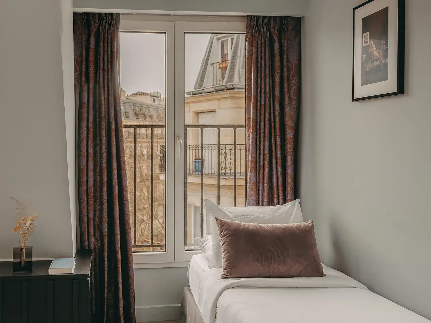 Bedroom, Bed in Hôtel Belloy Bedroom, Bed in Hôtel Belloy