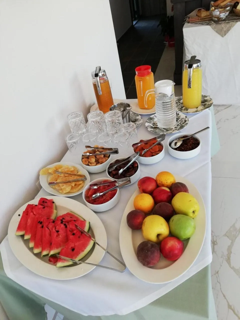 Buffet breakfast in Sunset