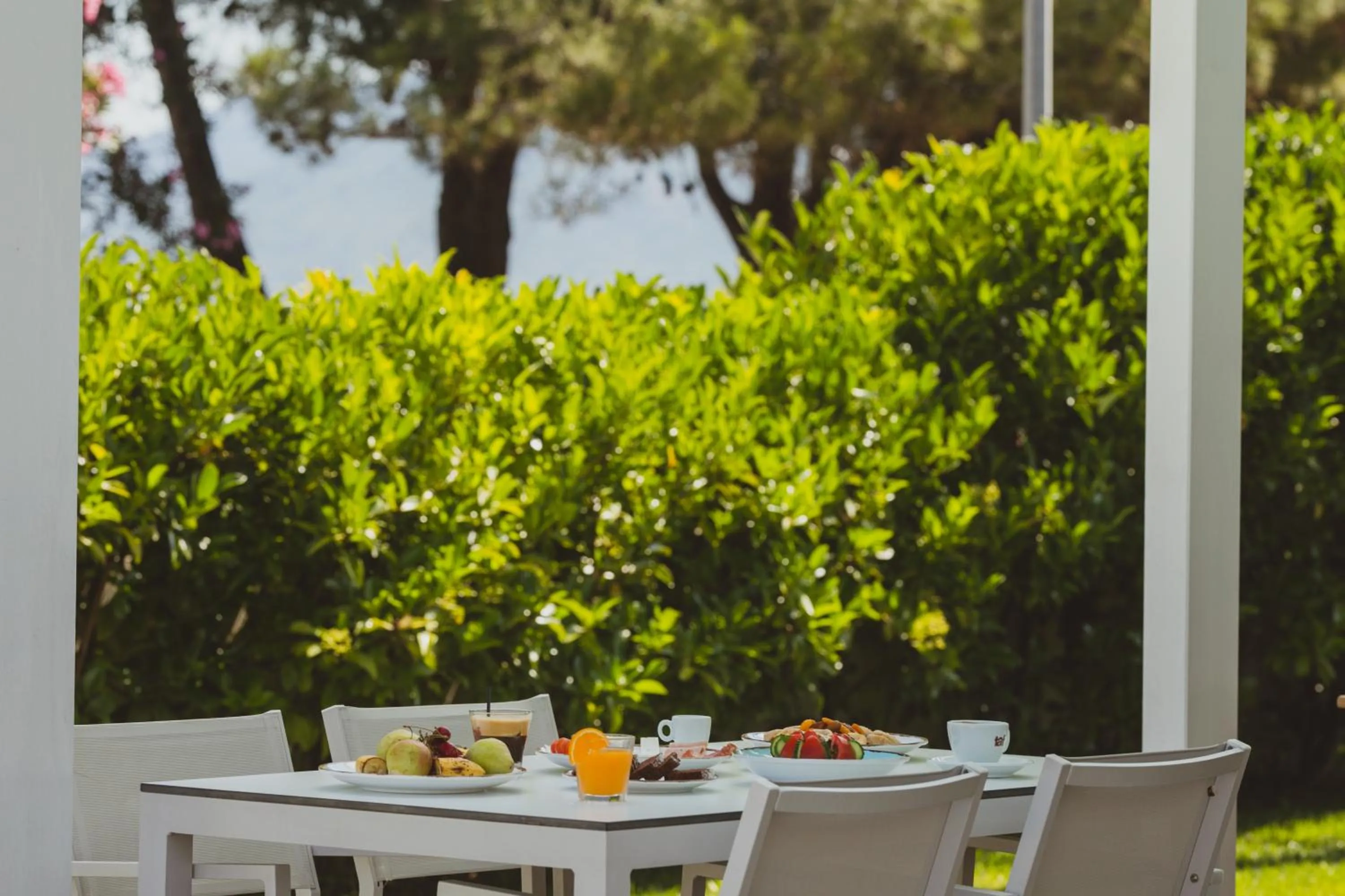 Food and drinks in Elektra Comfort Hotel by Del Mare