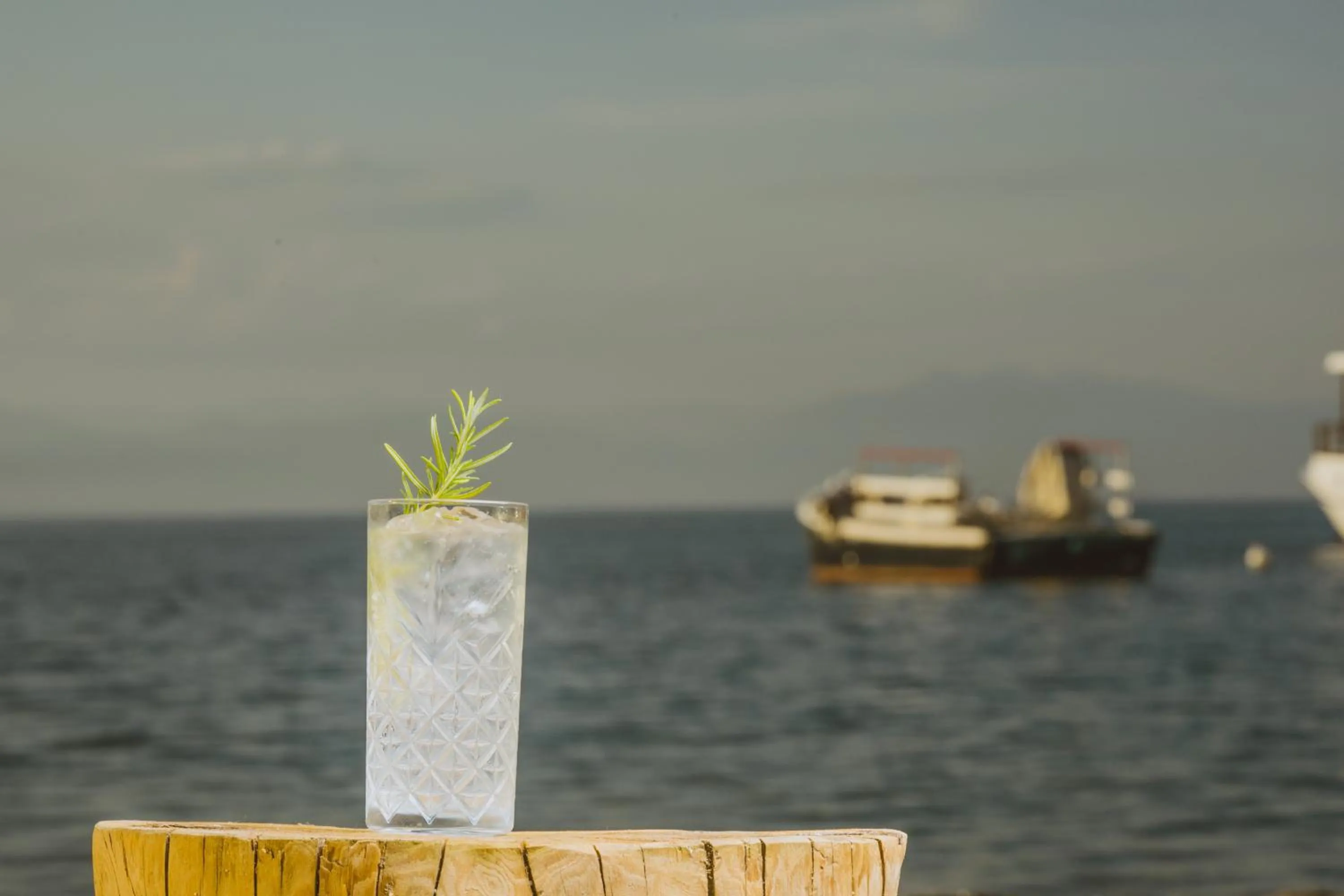 Drinks in Elektra Comfort Hotel by Del Mare