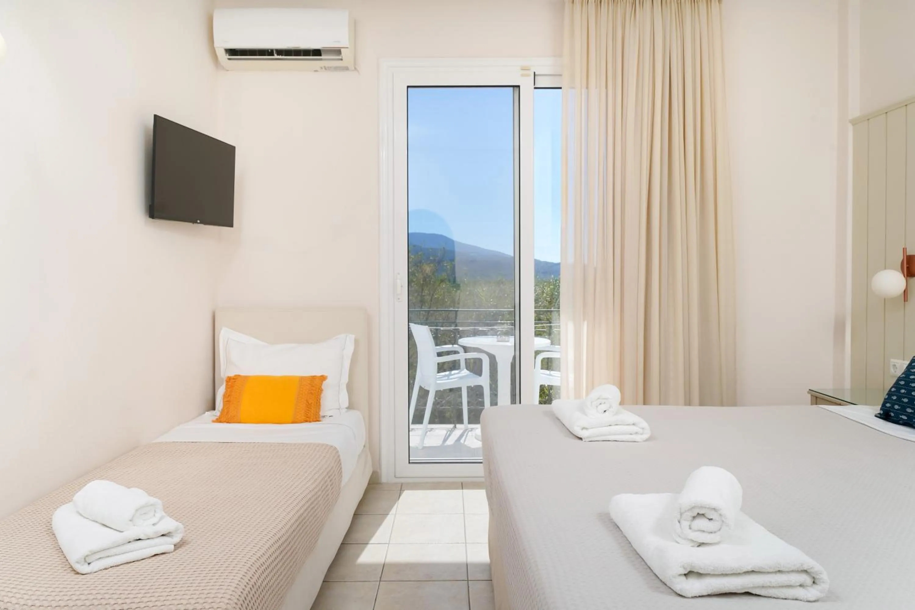 Photo of the whole room, Bed in Elektra Comfort Hotel by Del Mare