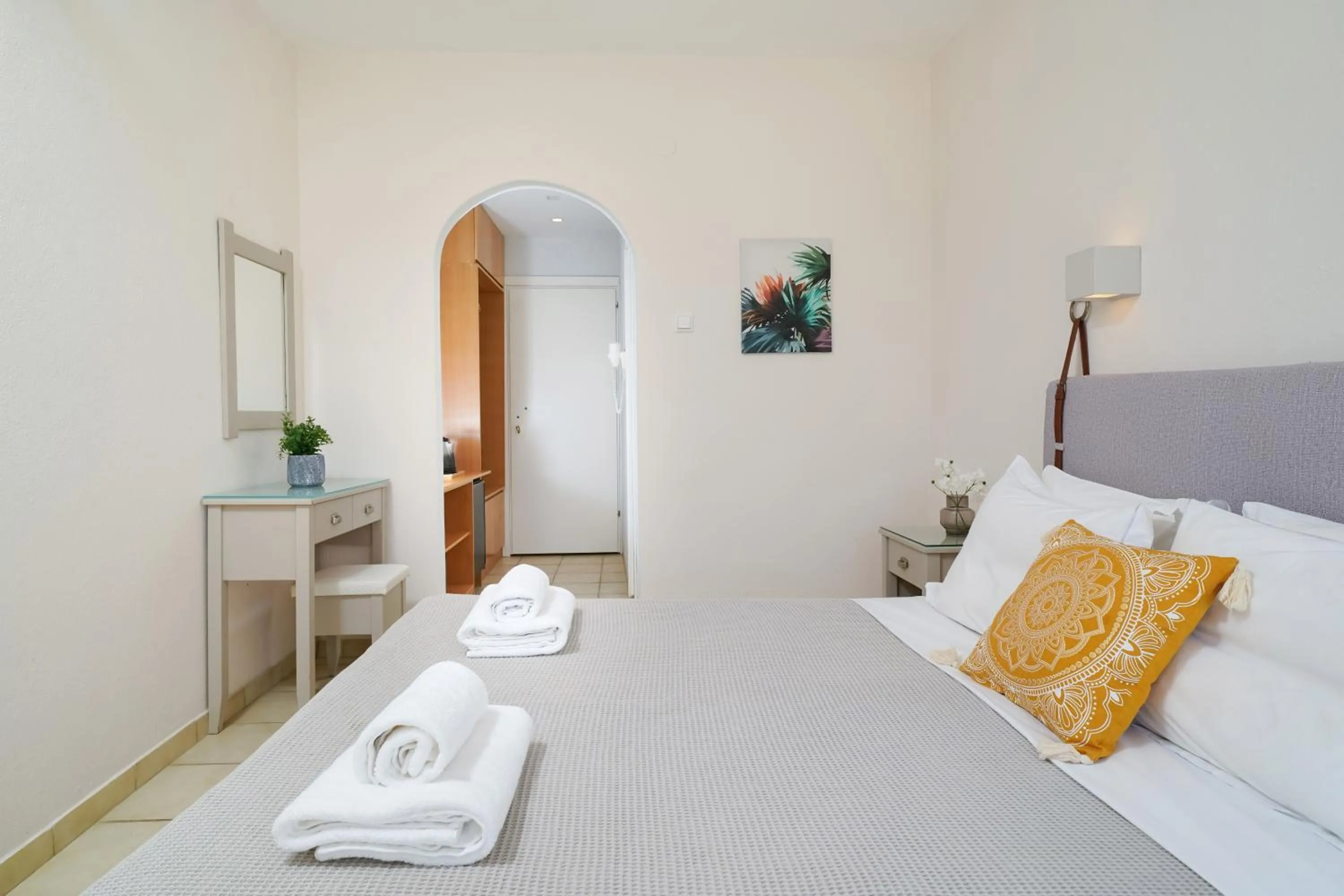 Photo of the whole room, Bed in Elektra Comfort Hotel by Del Mare