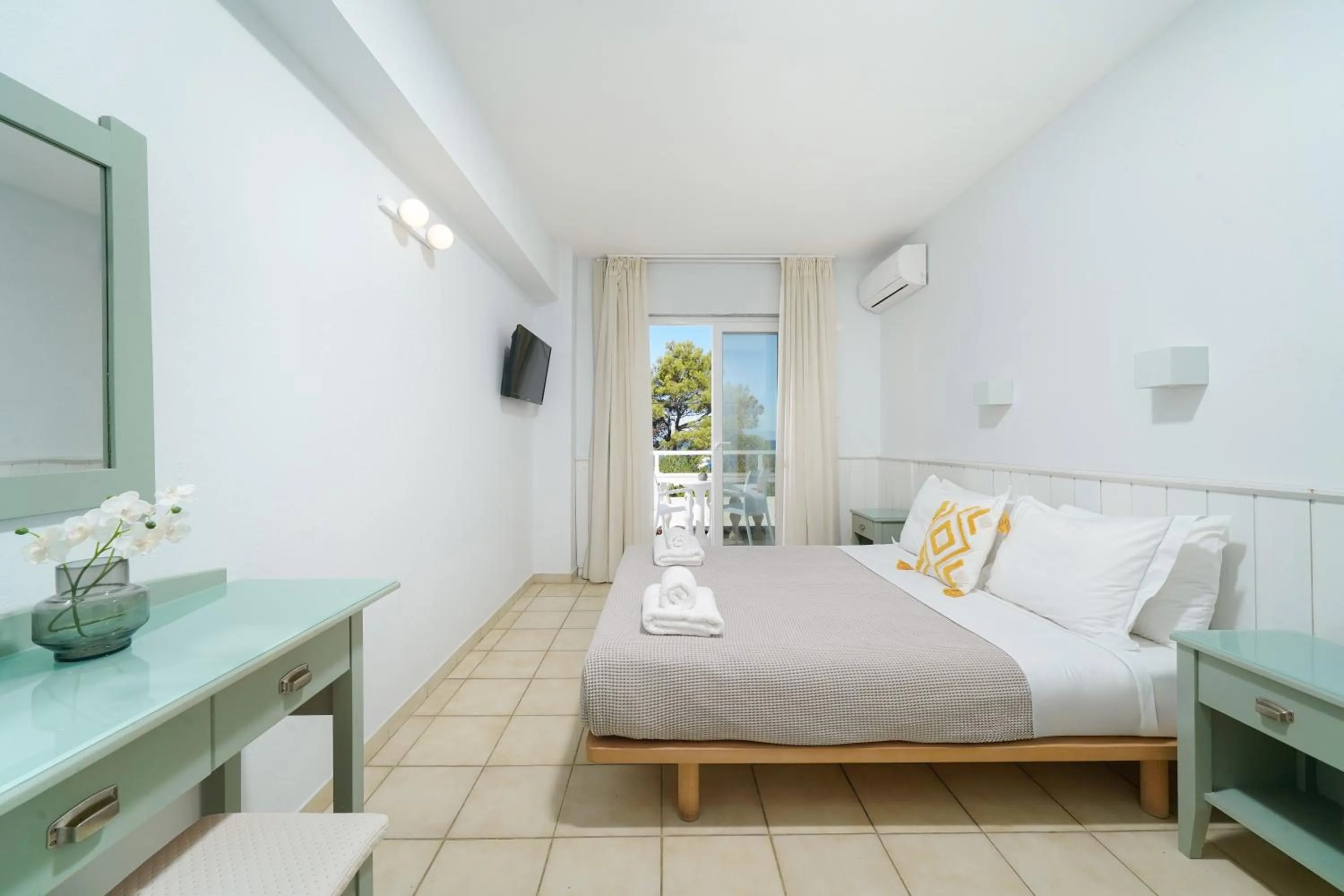 TV and multimedia, Bed in Elektra Comfort Hotel by Del Mare