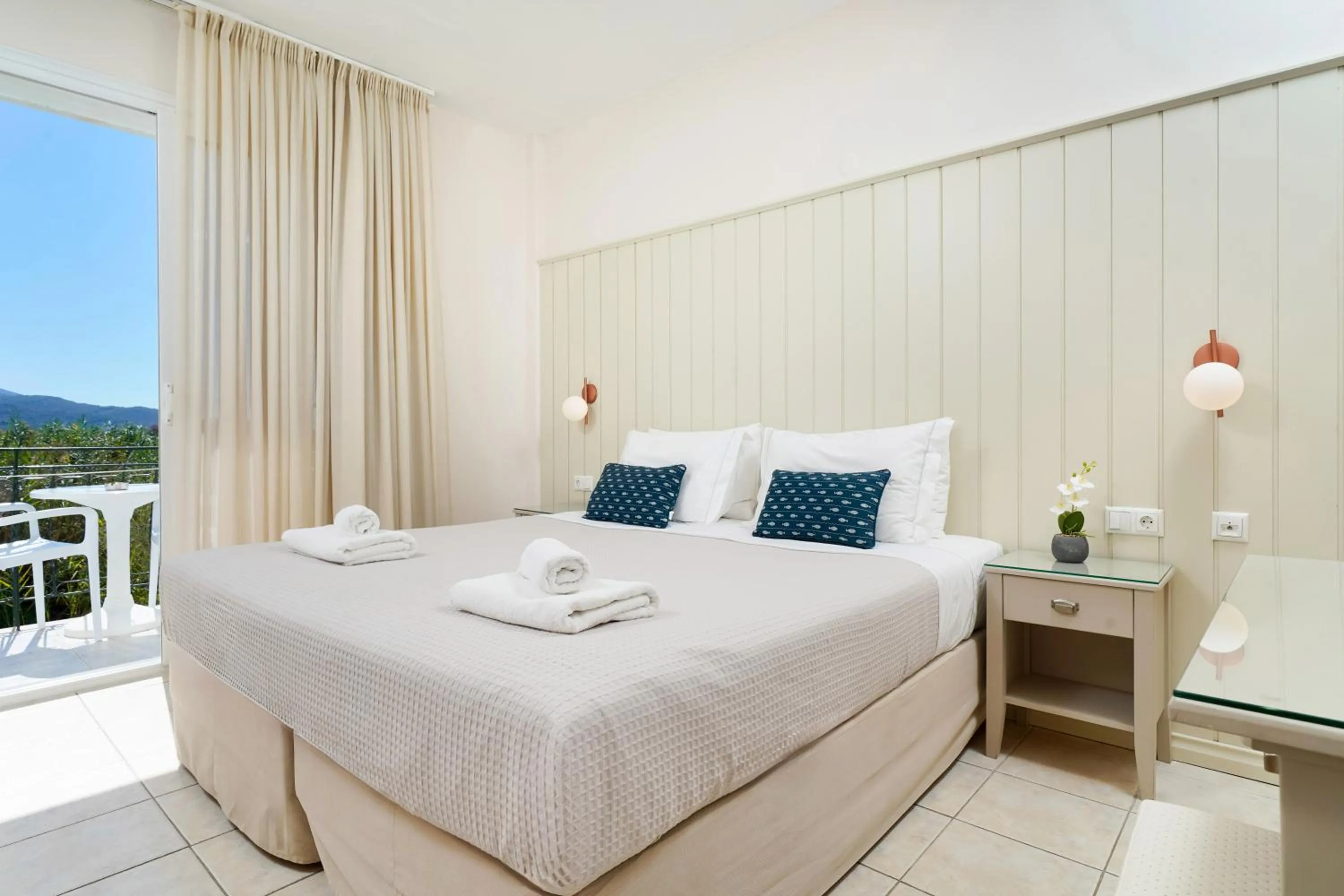 Photo of the whole room, Bed in Elektra Comfort Hotel by Del Mare