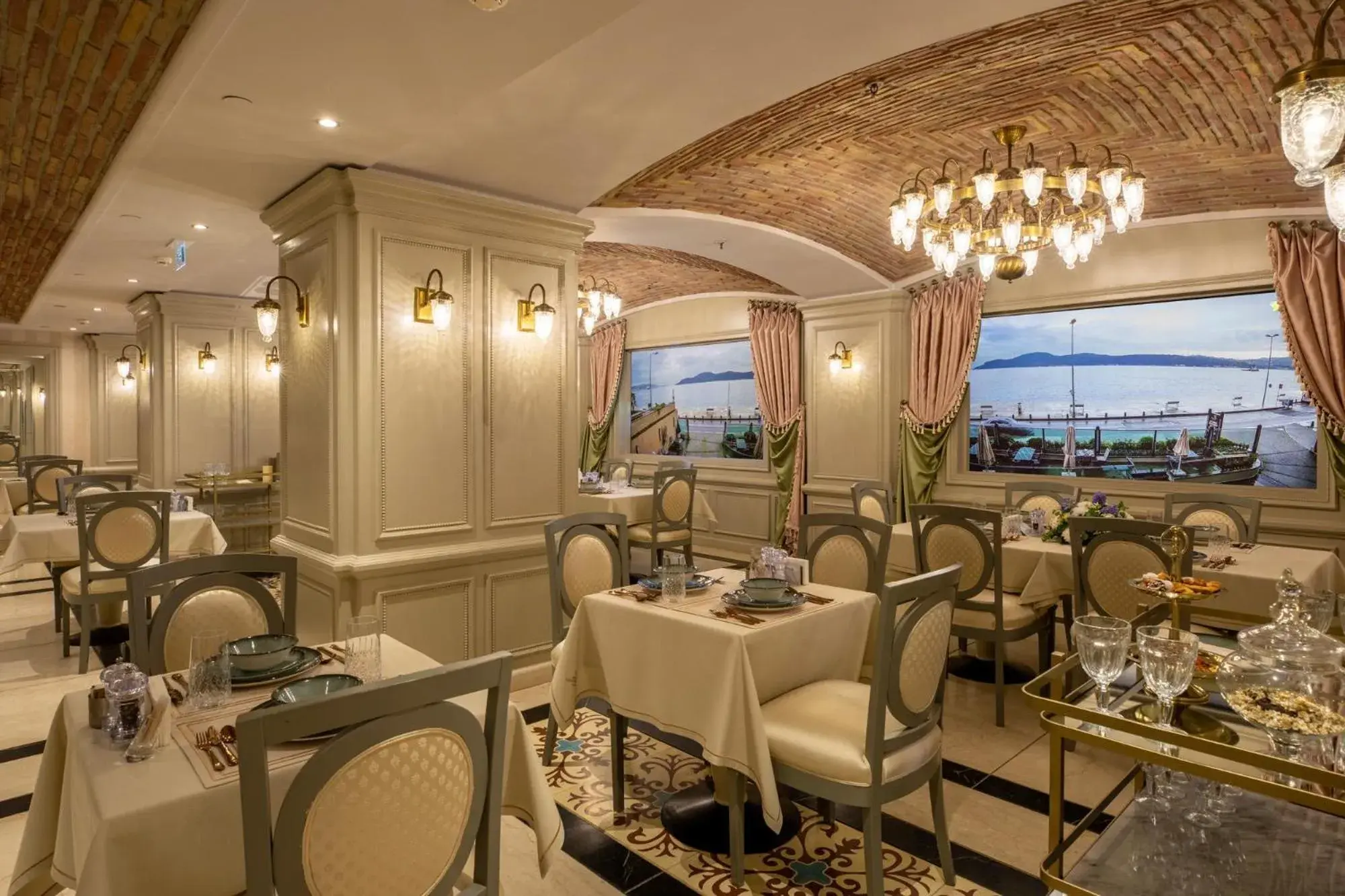 Restaurant/places to eat in MFB Tarabya Hotel Restaurant/places to eat in MFB Tarabya Hotel