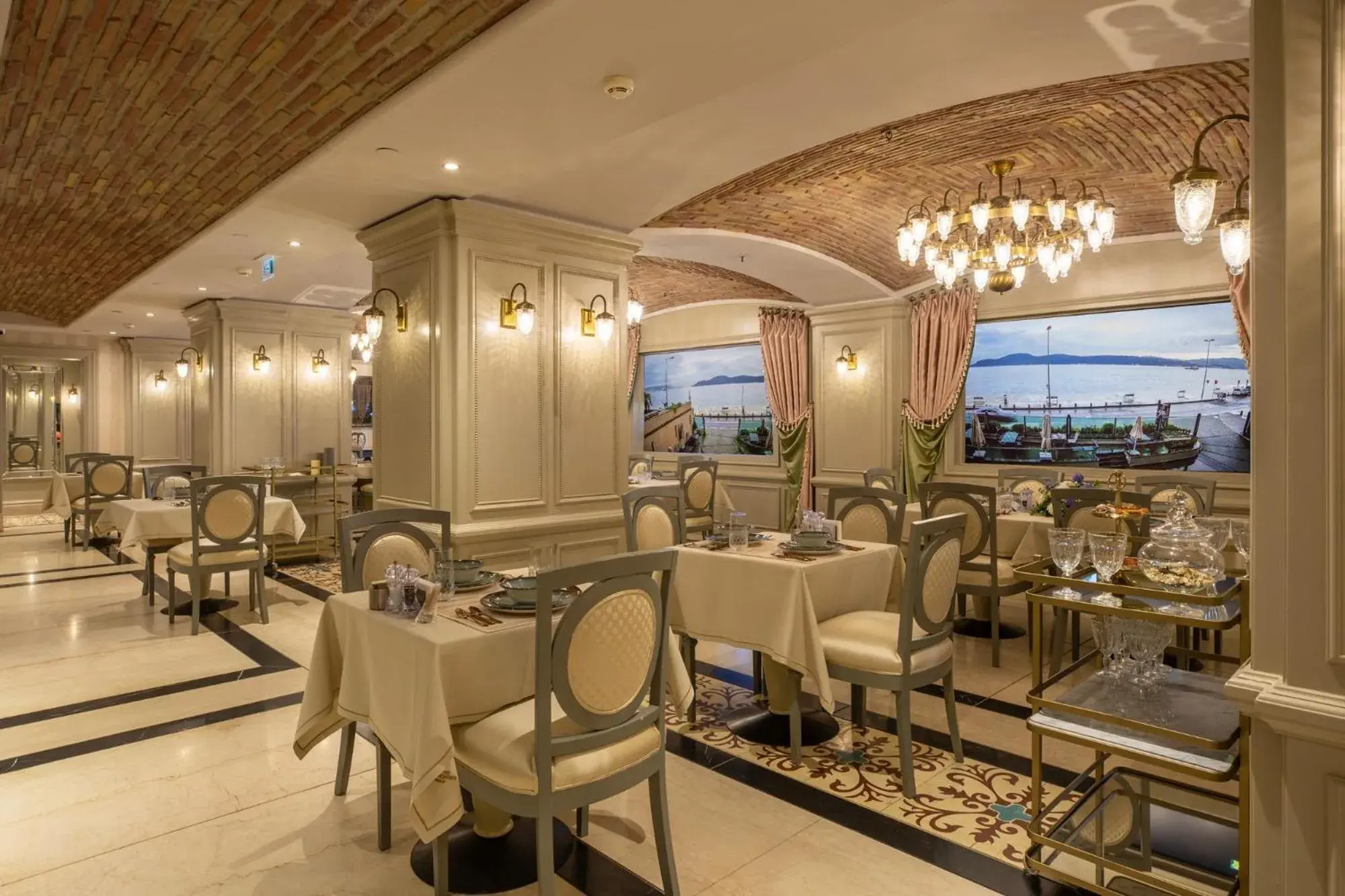 Restaurant/places to eat in MFB Tarabya Hotel Restaurant/places to eat in MFB Tarabya Hotel