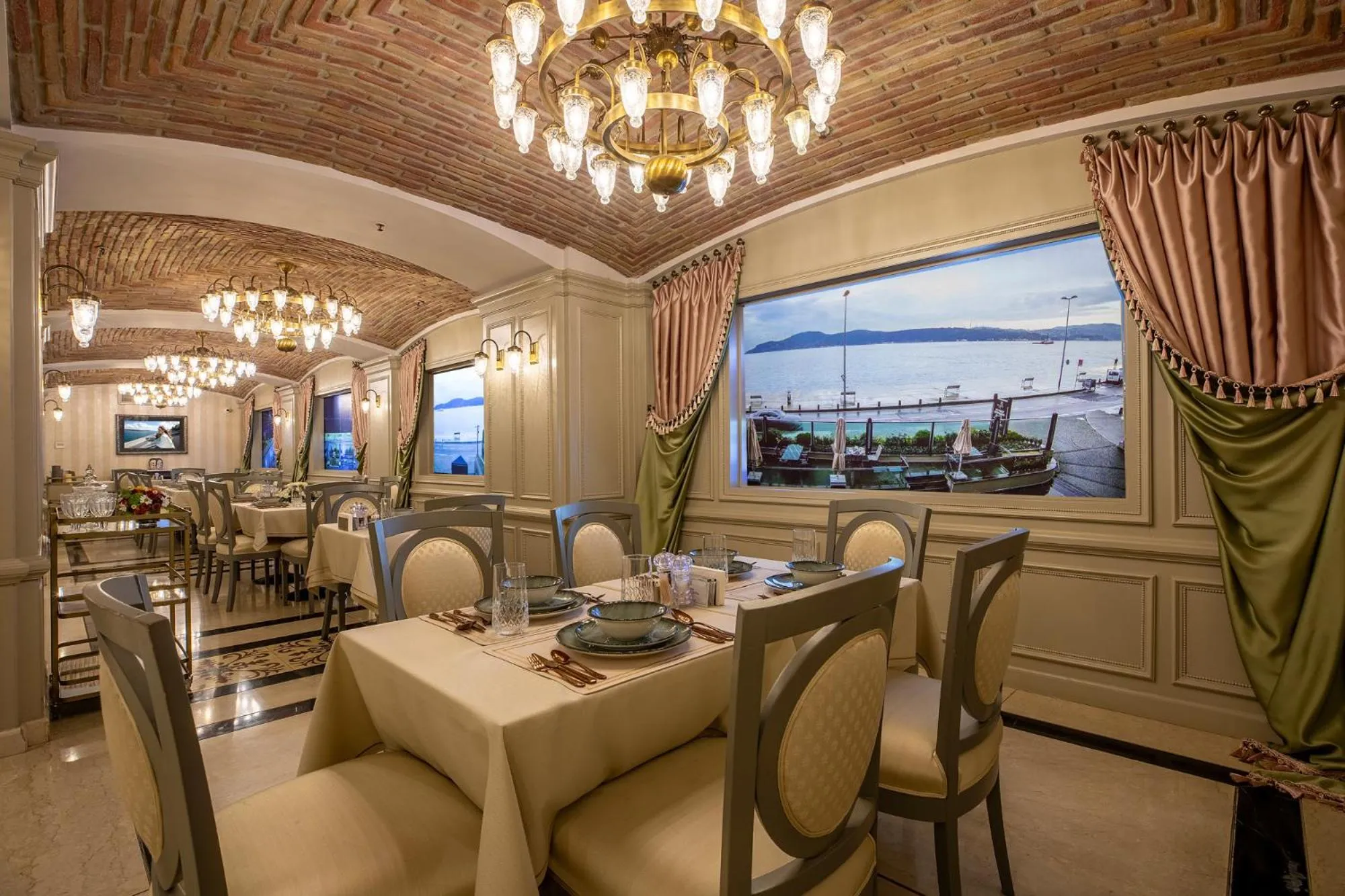 Restaurant/places to eat in MFB Tarabya Hotel