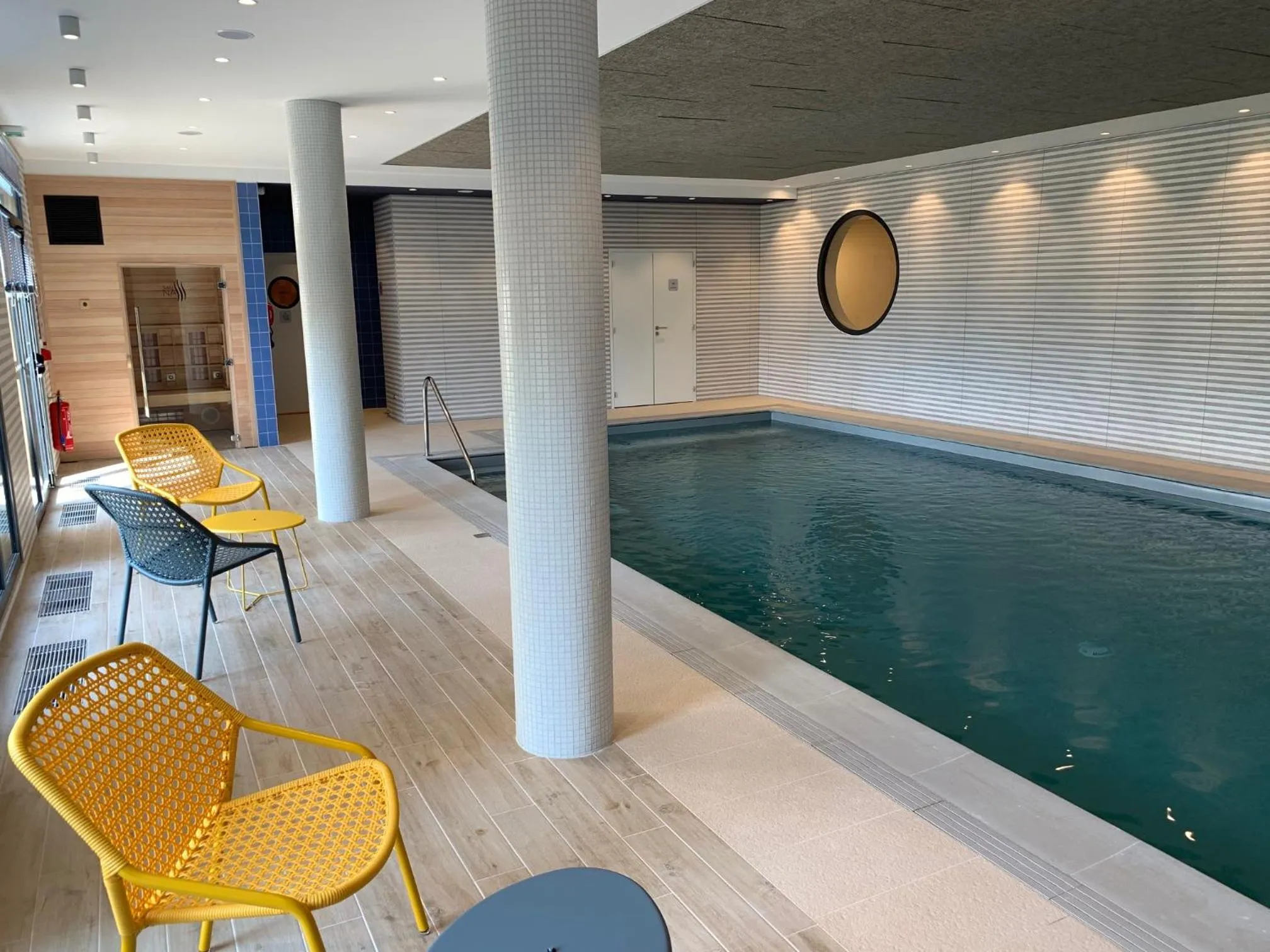 Swimming pool in Résidence Services Seniors Domitys - Les Safrans