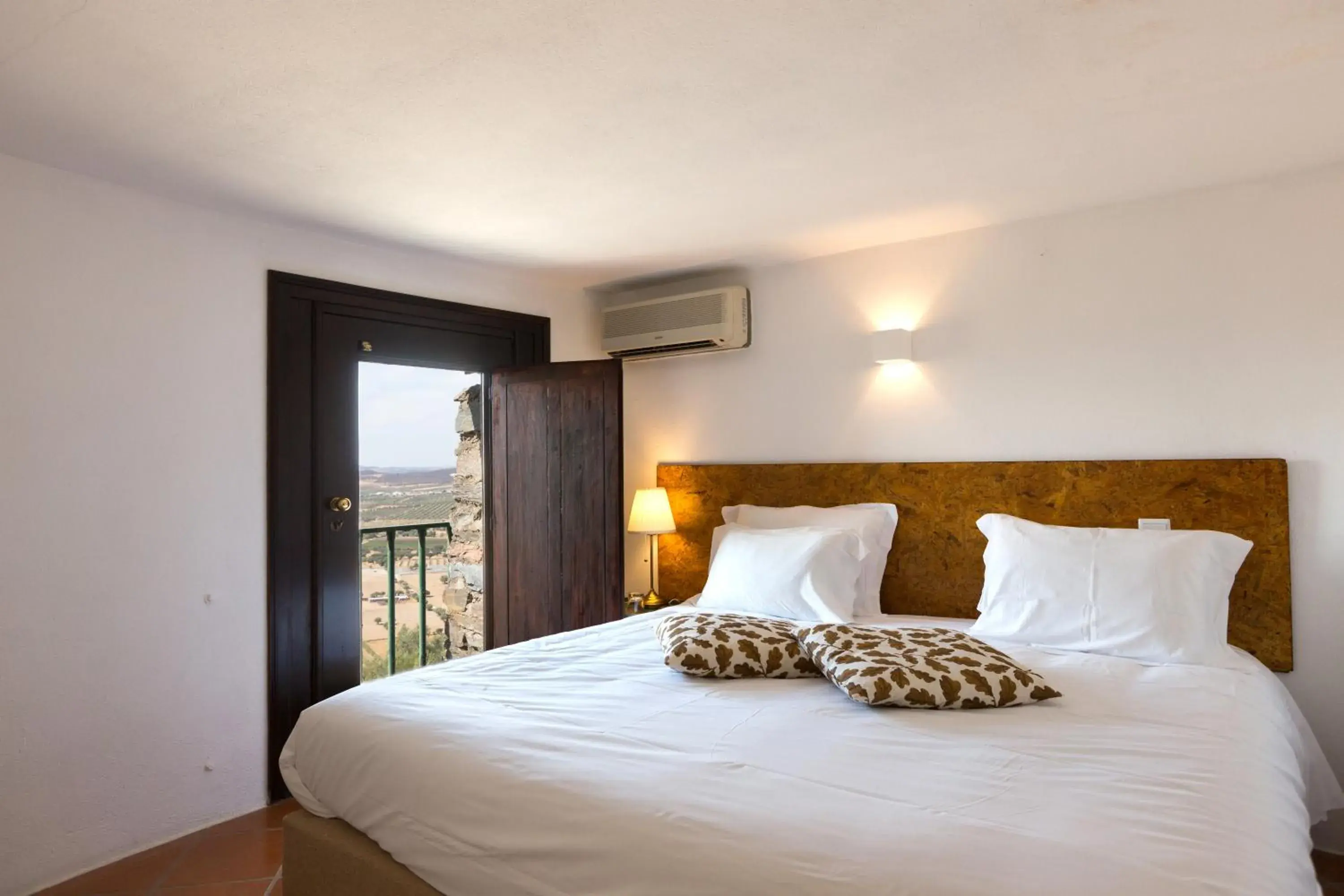 Photo of the whole room, Bed in Estalagem de Monsaraz Photo of the whole room, Bed in Estalagem de Monsaraz