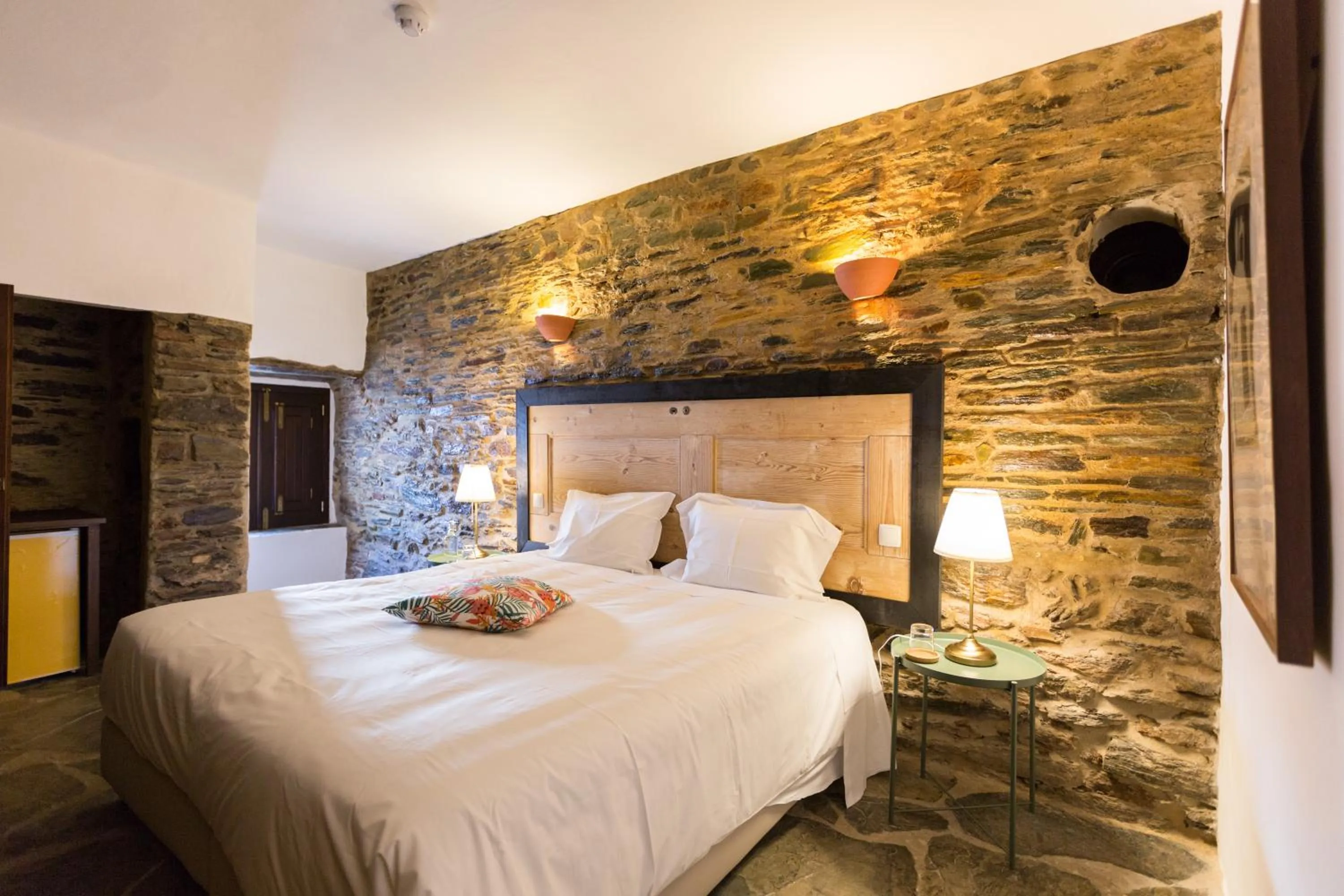 Photo of the whole room, Bed in Estalagem de Monsaraz