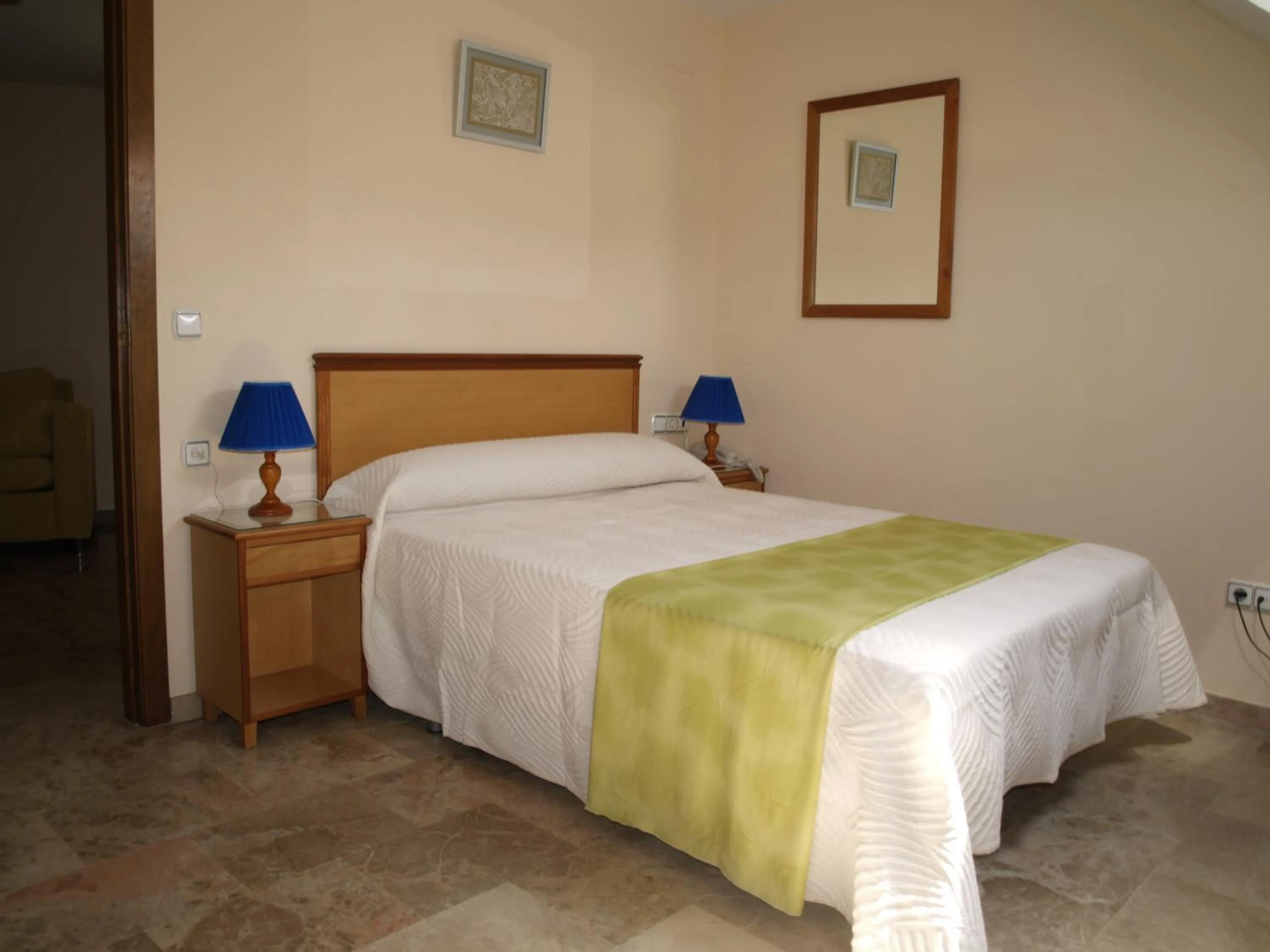 Bedroom, Bed in Hotel Al-Yussana