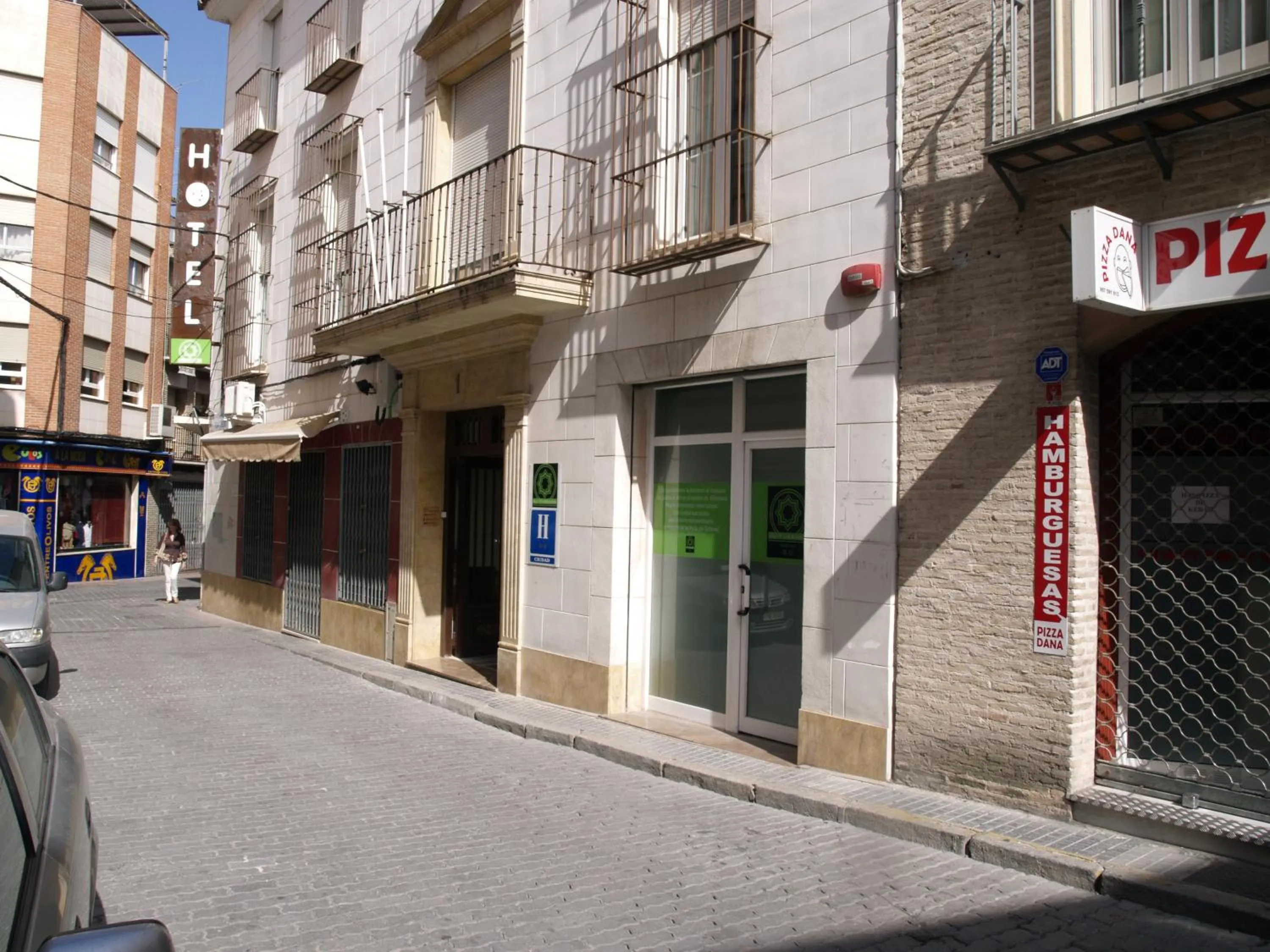Facade/entrance in Hotel Al-Yussana