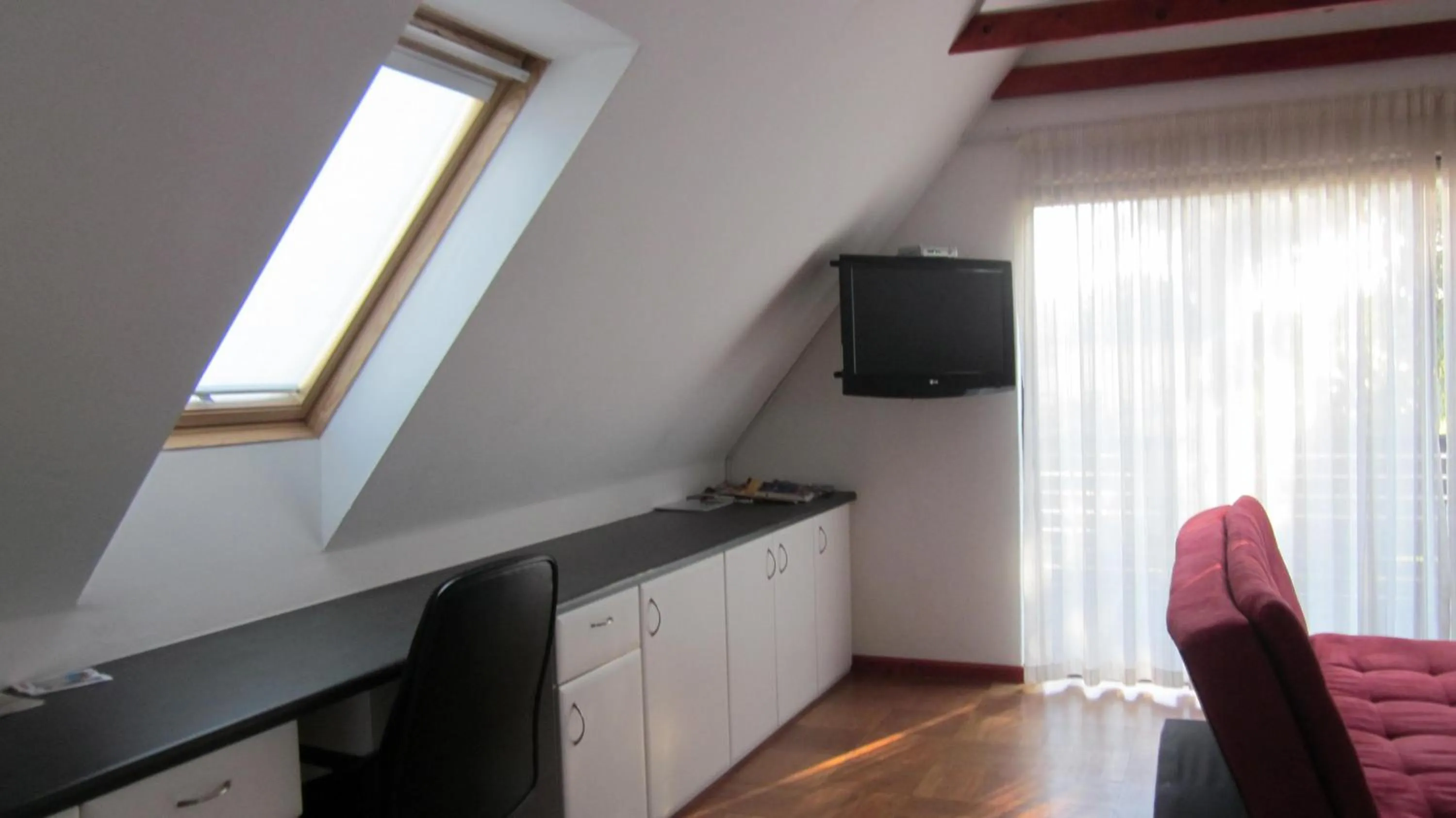 Communal lounge/ TV room in Cotswold House Residence