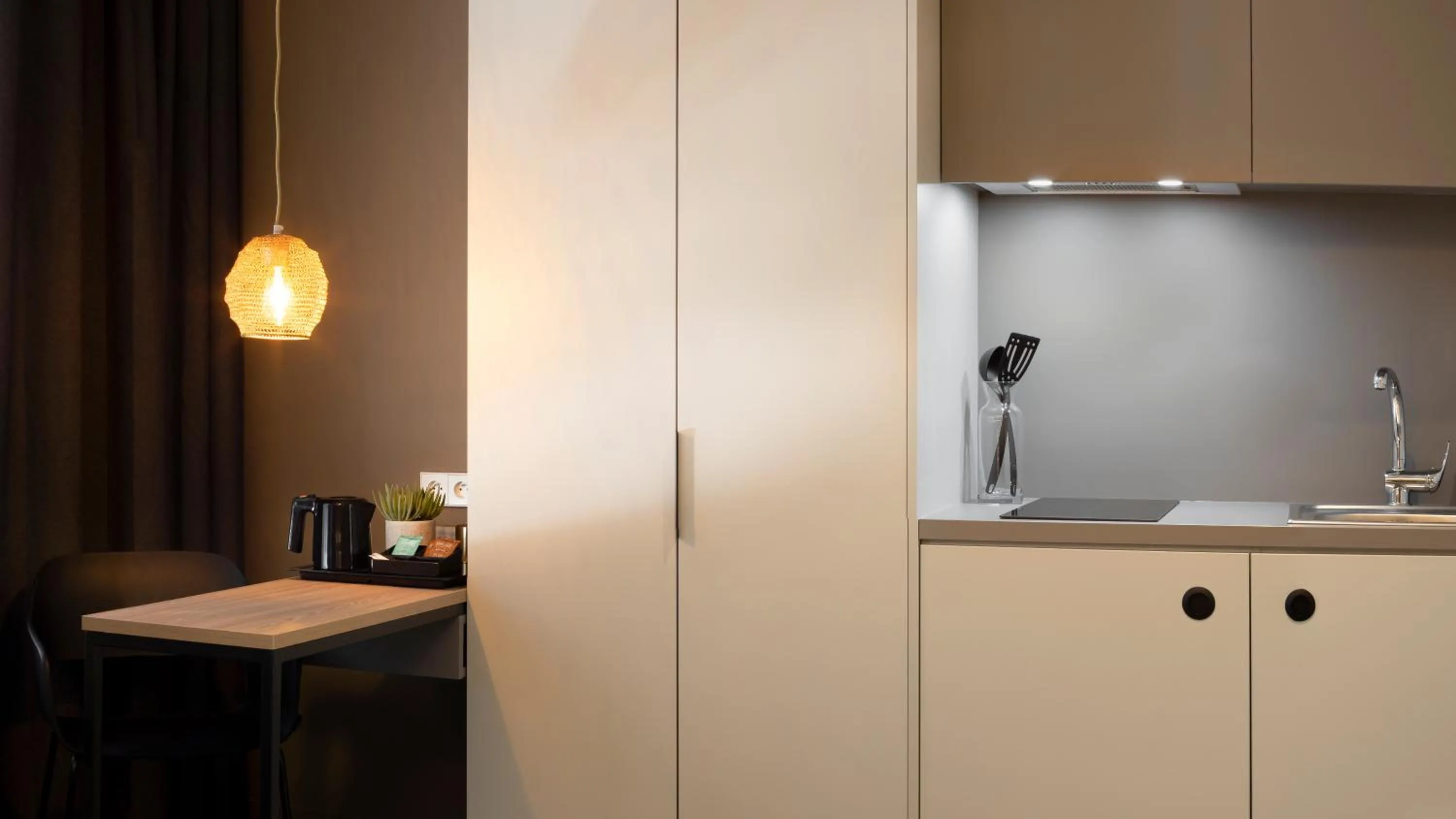 Coffee/tea facilities in Aparthotel 37 Lodge Courbevoie Paris La Défense