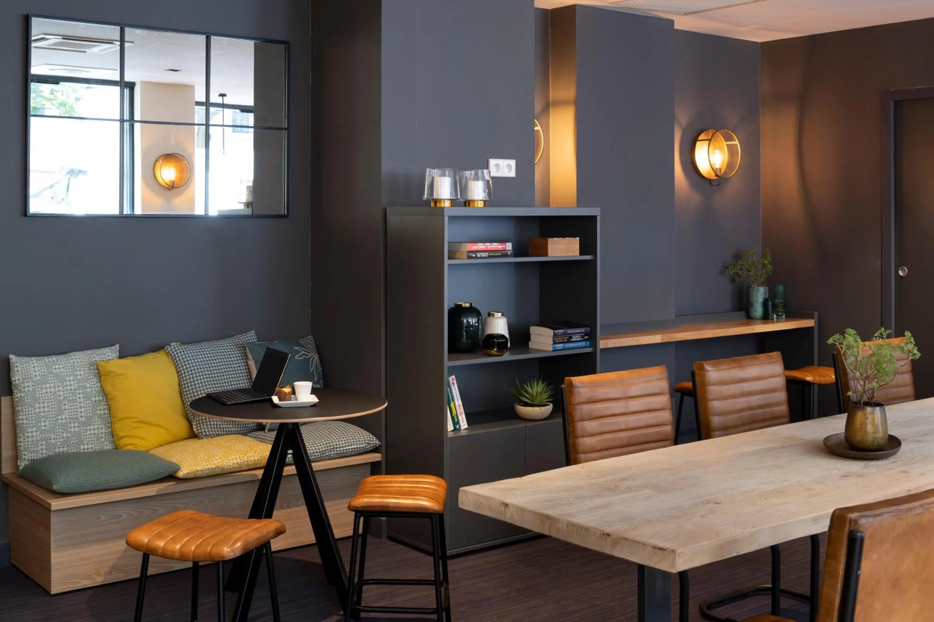 Communal lounge/ TV room in Aparthotel 37 Lodge Courbevoie Paris La Défense