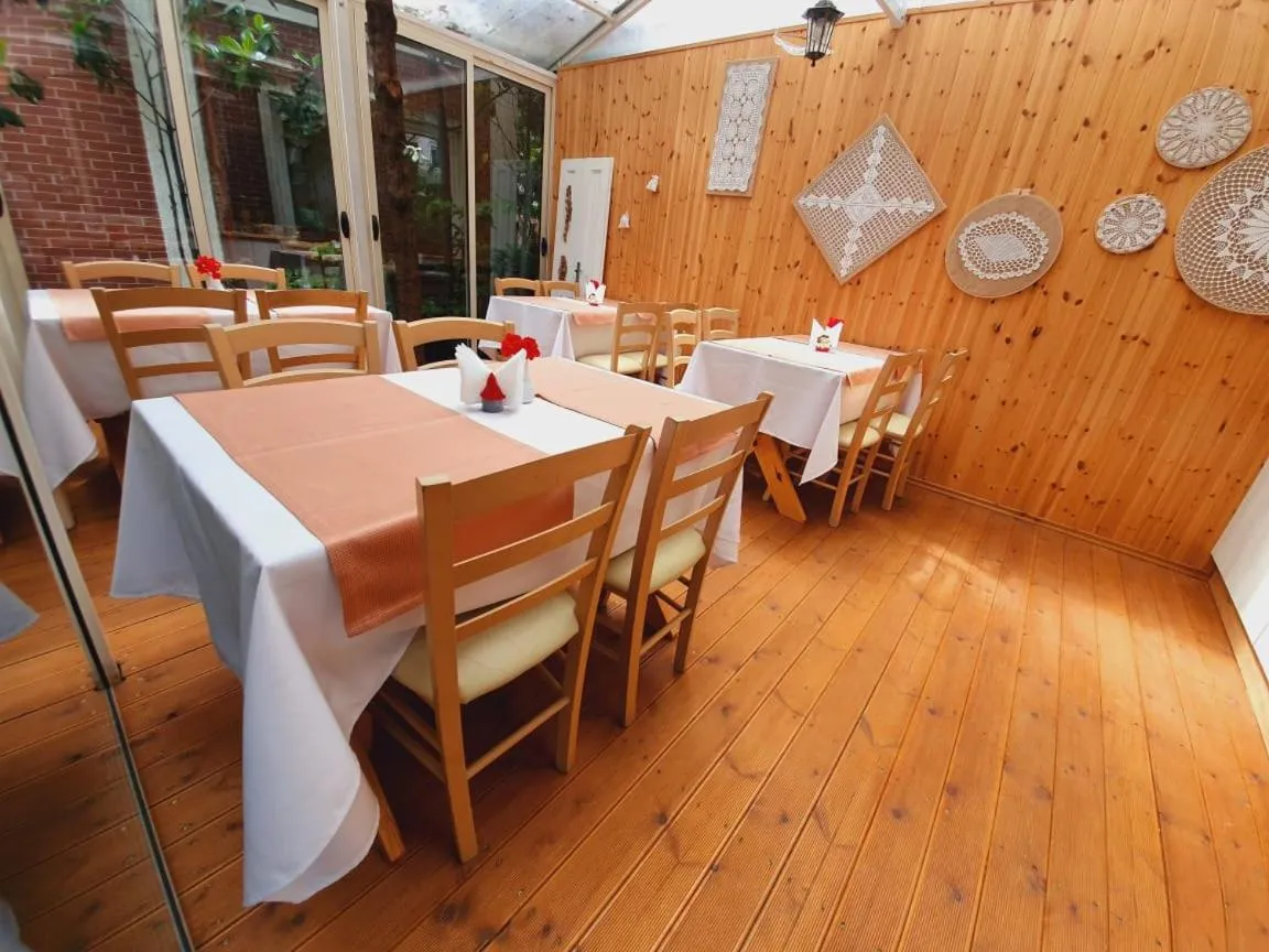 Buffet breakfast in Hotel Vila 60