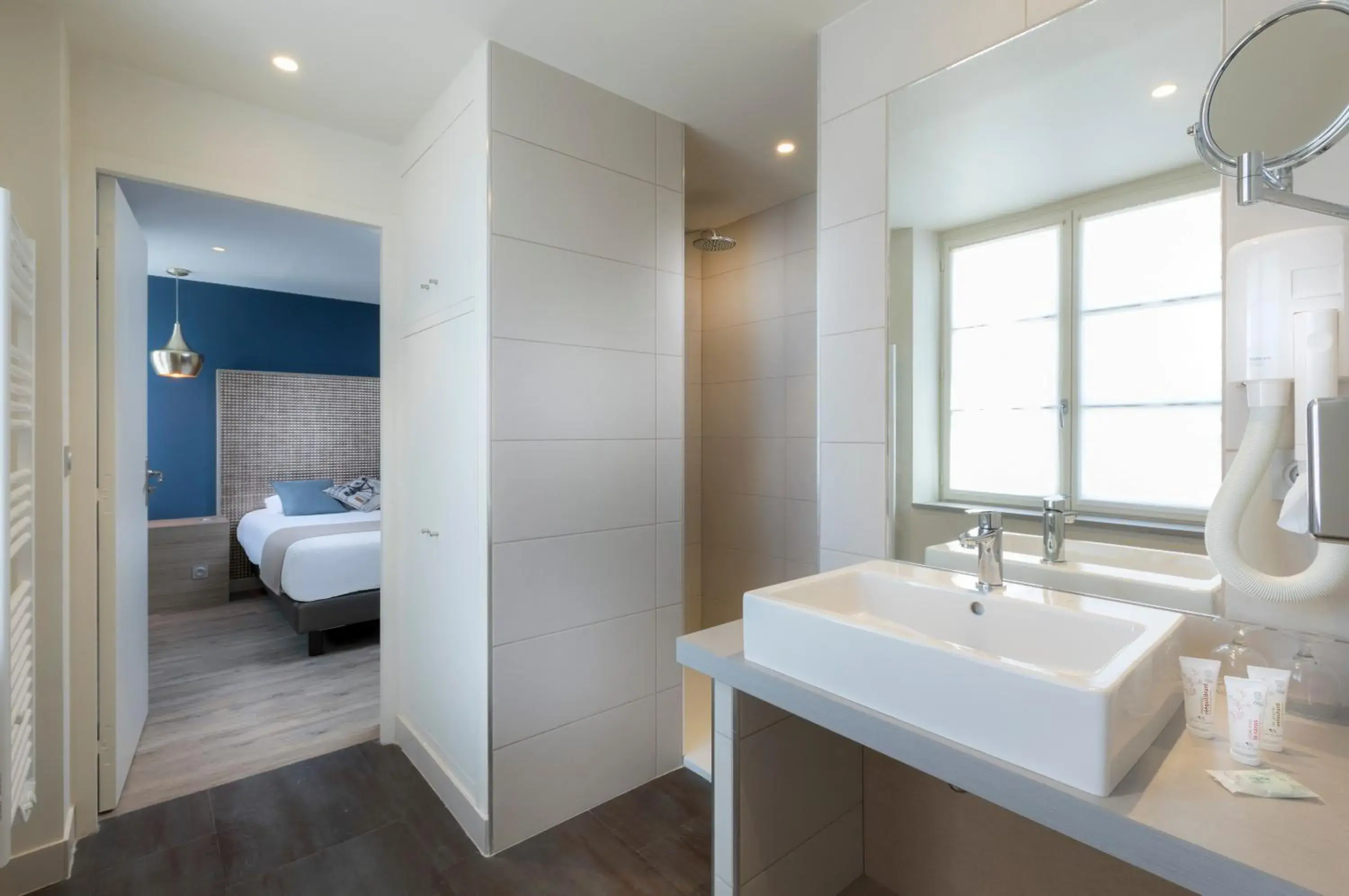 Photo of the whole room, Bed in Residence The Originals Demeure des Remparts Photo of the whole room, Bed in Residence The Originals Demeure des Remparts