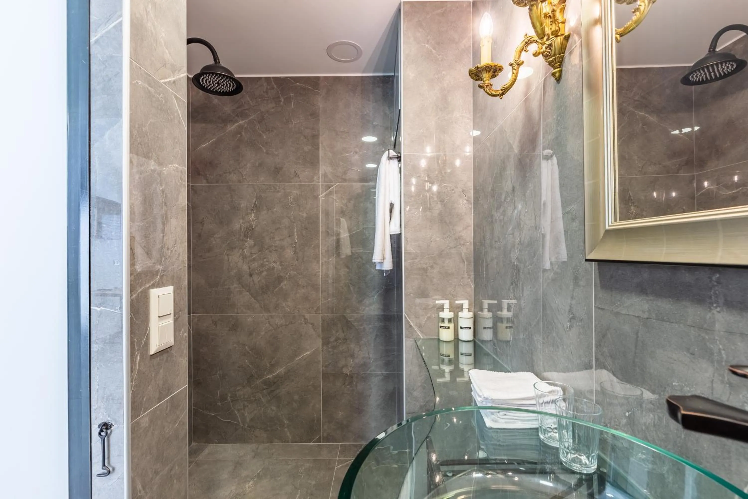 Shower in Villa Pera Suite Hotel