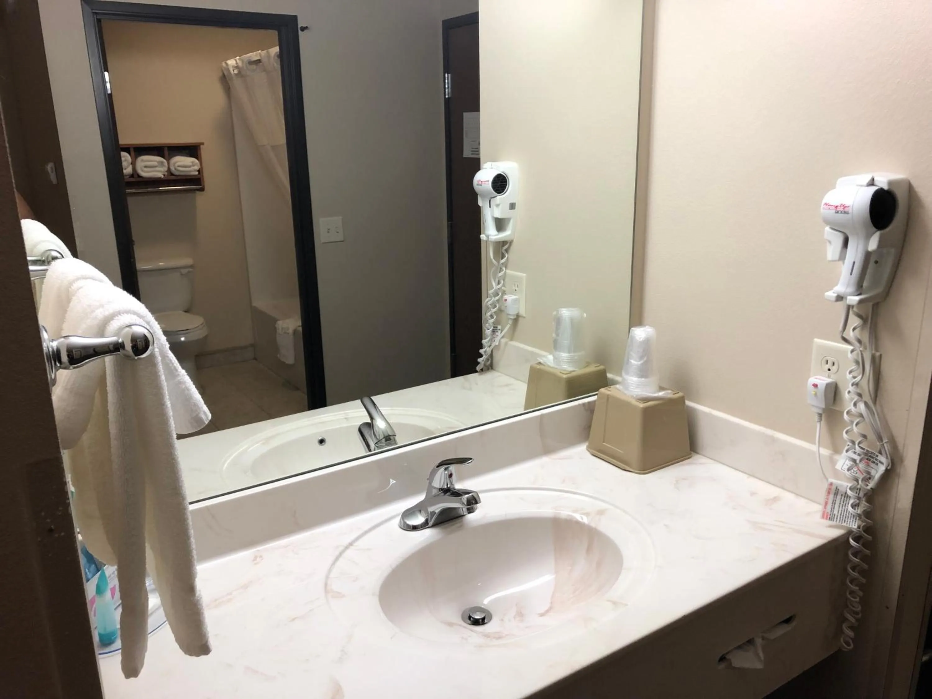 Shenandoah Inn & Suites