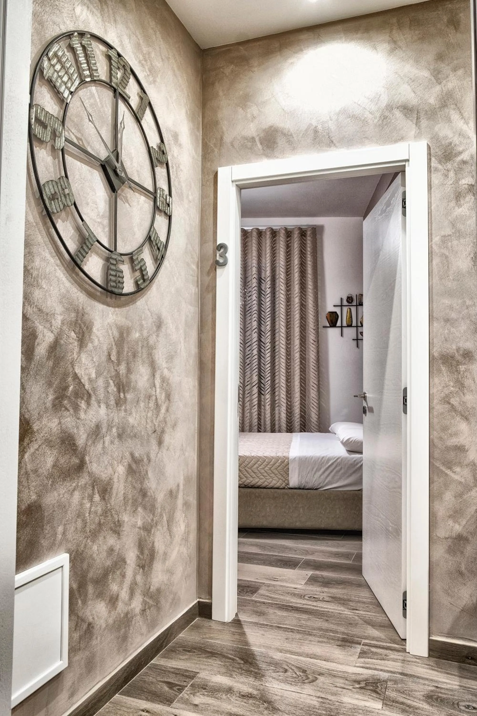 Decorative detail, Bed in DIMORA FLEGREA room & breakfast