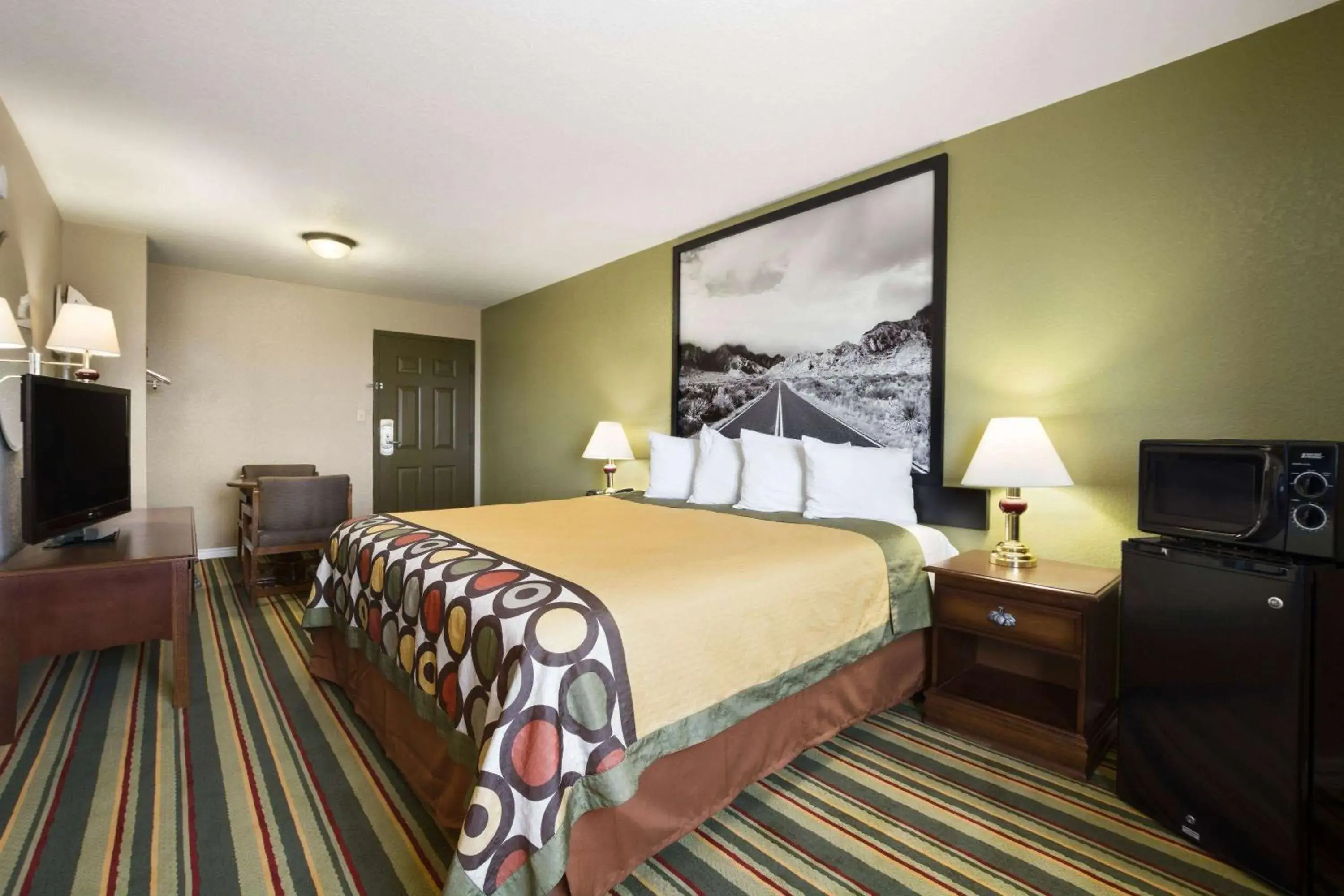 Photo of the whole room, Bed in Super 8 by Wyndham Childress Photo of the whole room, Bed in Super 8 by Wyndham Childress