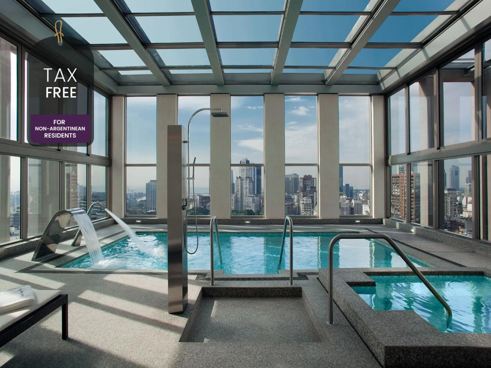 Swimming pool in Alvear Art Hotel