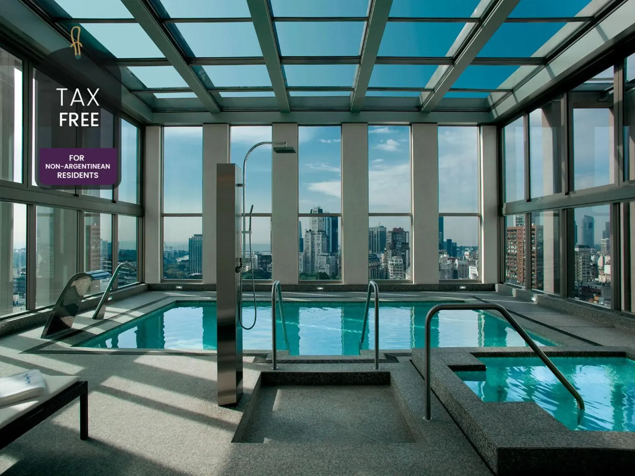 Swimming pool in Alvear Art Hotel Swimming pool in Alvear Art Hotel