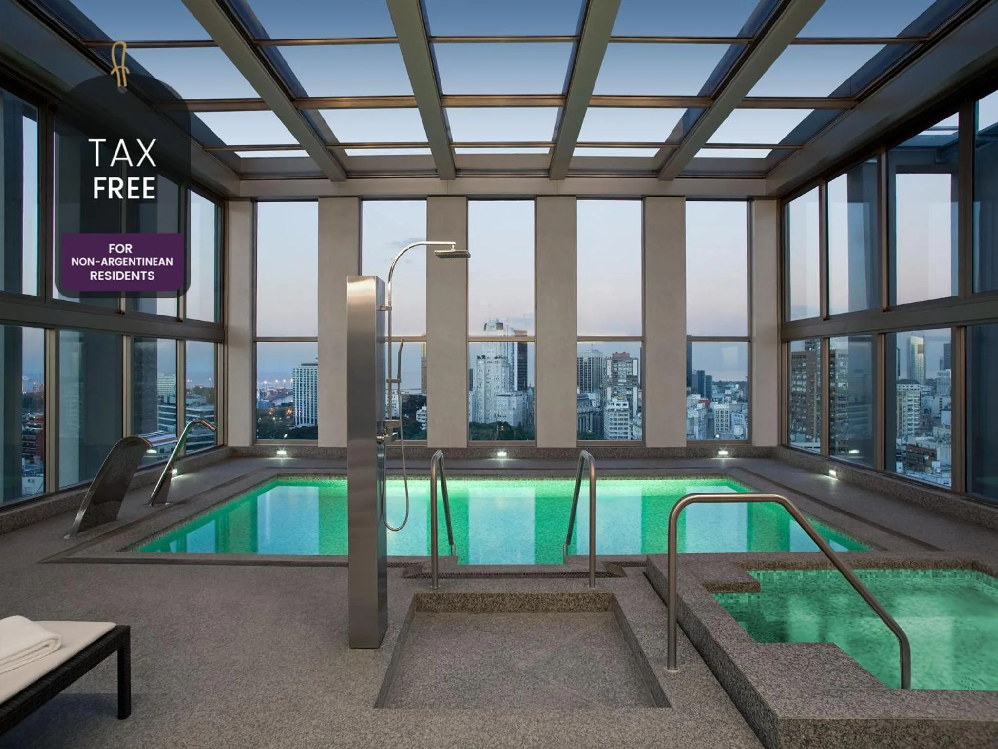 Swimming pool in Alvear Art Hotel