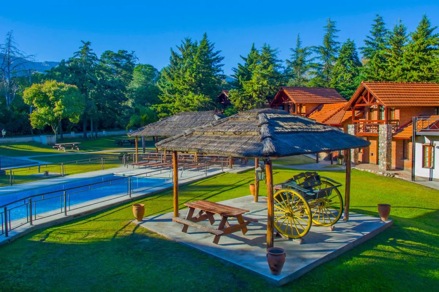 Swimming pool in Hotel Villa Sol