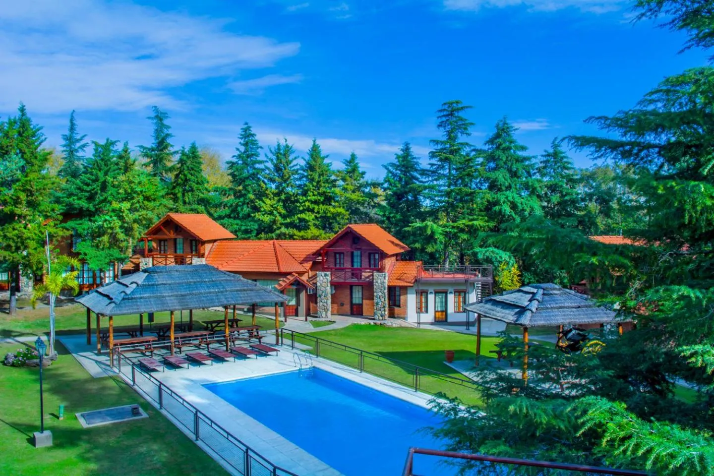 Swimming pool in Hotel Villa Sol