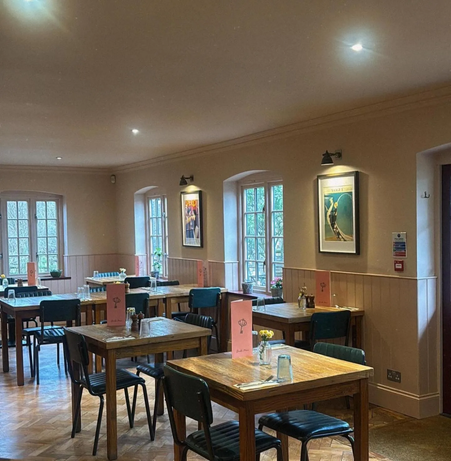 Restaurant/places to eat in The Mooring Post