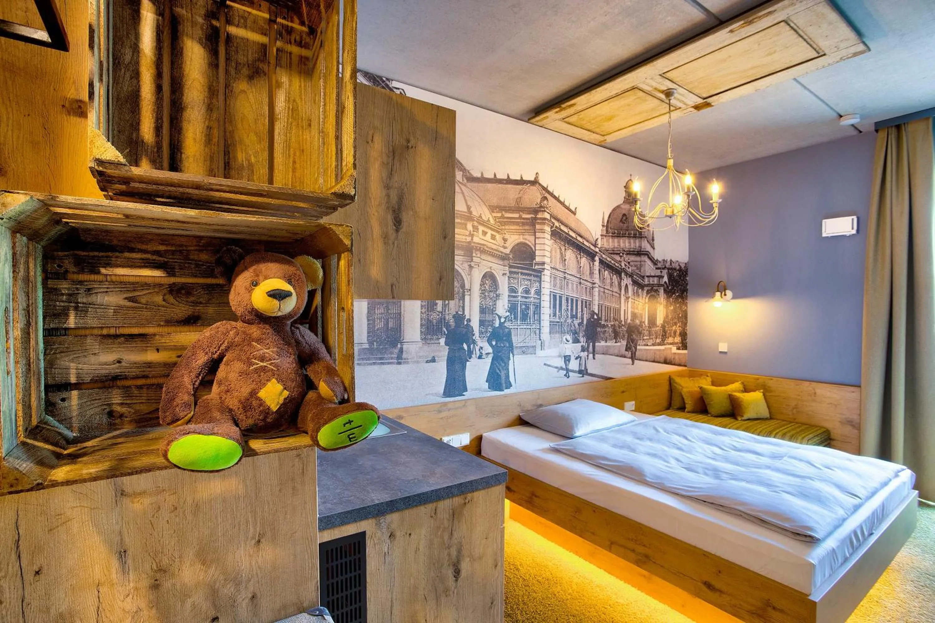 Coffee/tea facilities, Bed in tinyTwice Hotel Wiesbaden