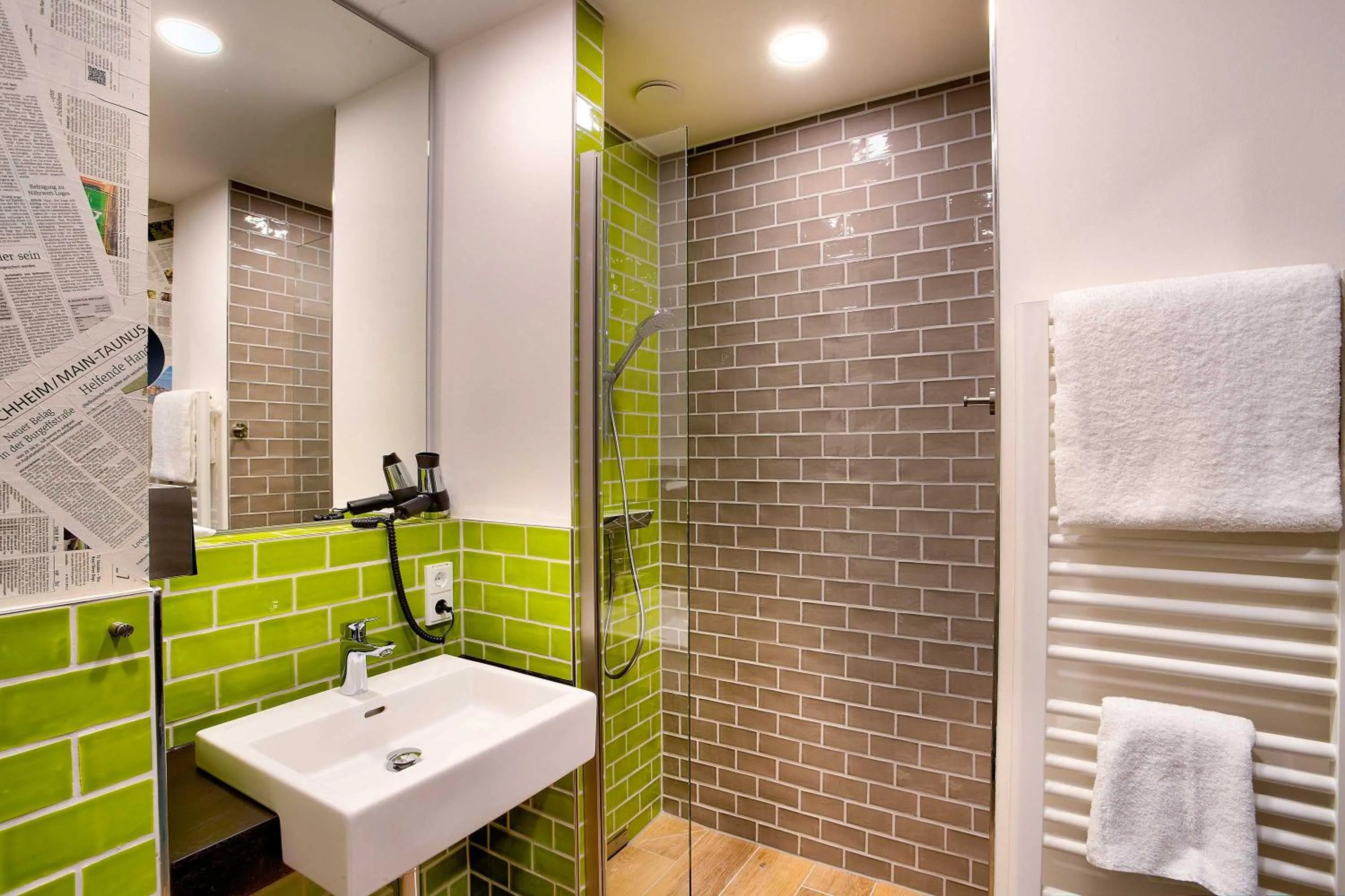 Toilet in tinyTwice Hotel Wiesbaden