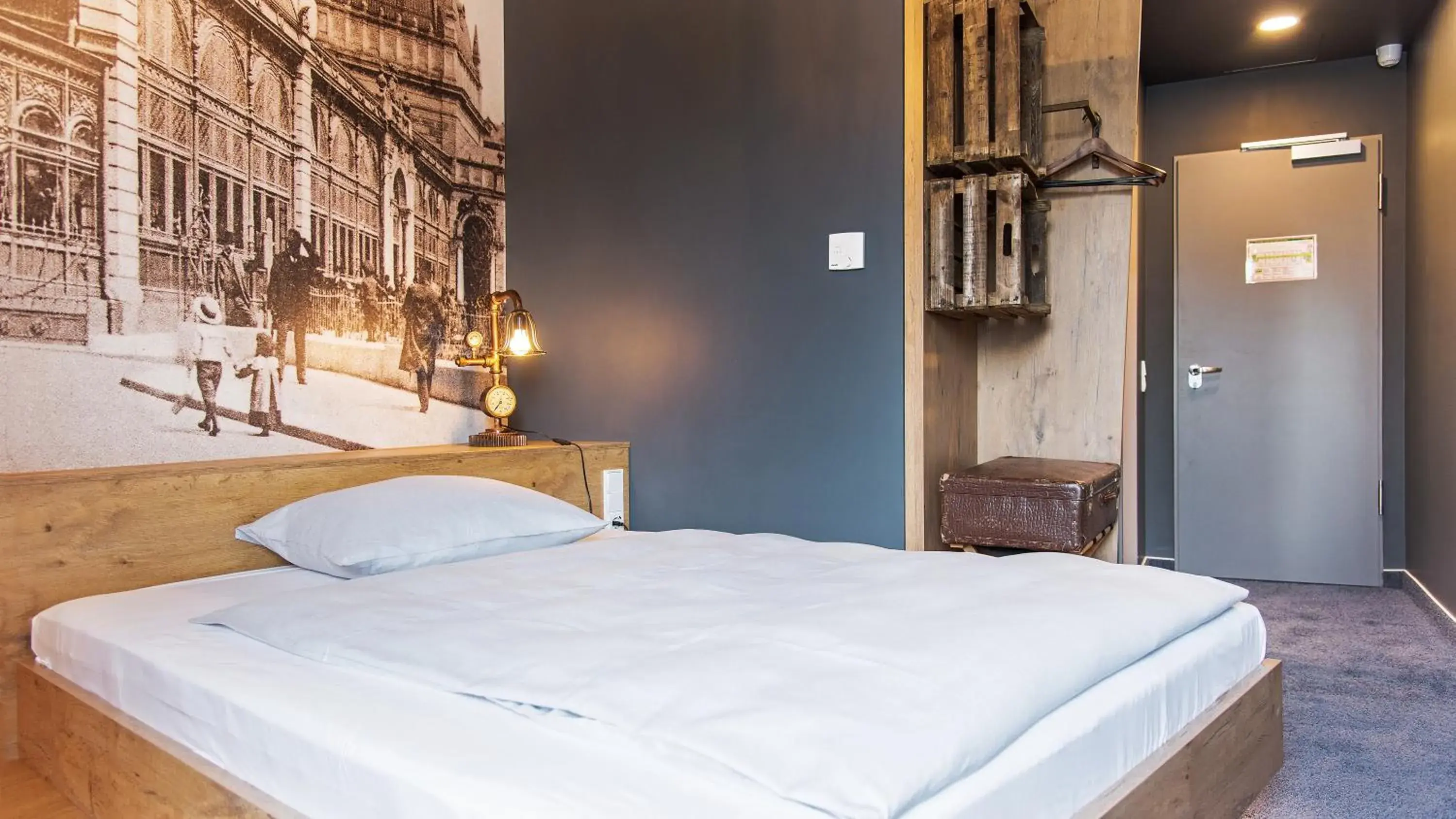 Photo of the whole room, Bed in tinyTwice Hotel Wiesbaden Photo of the whole room, Bed in tinyTwice Hotel Wiesbaden