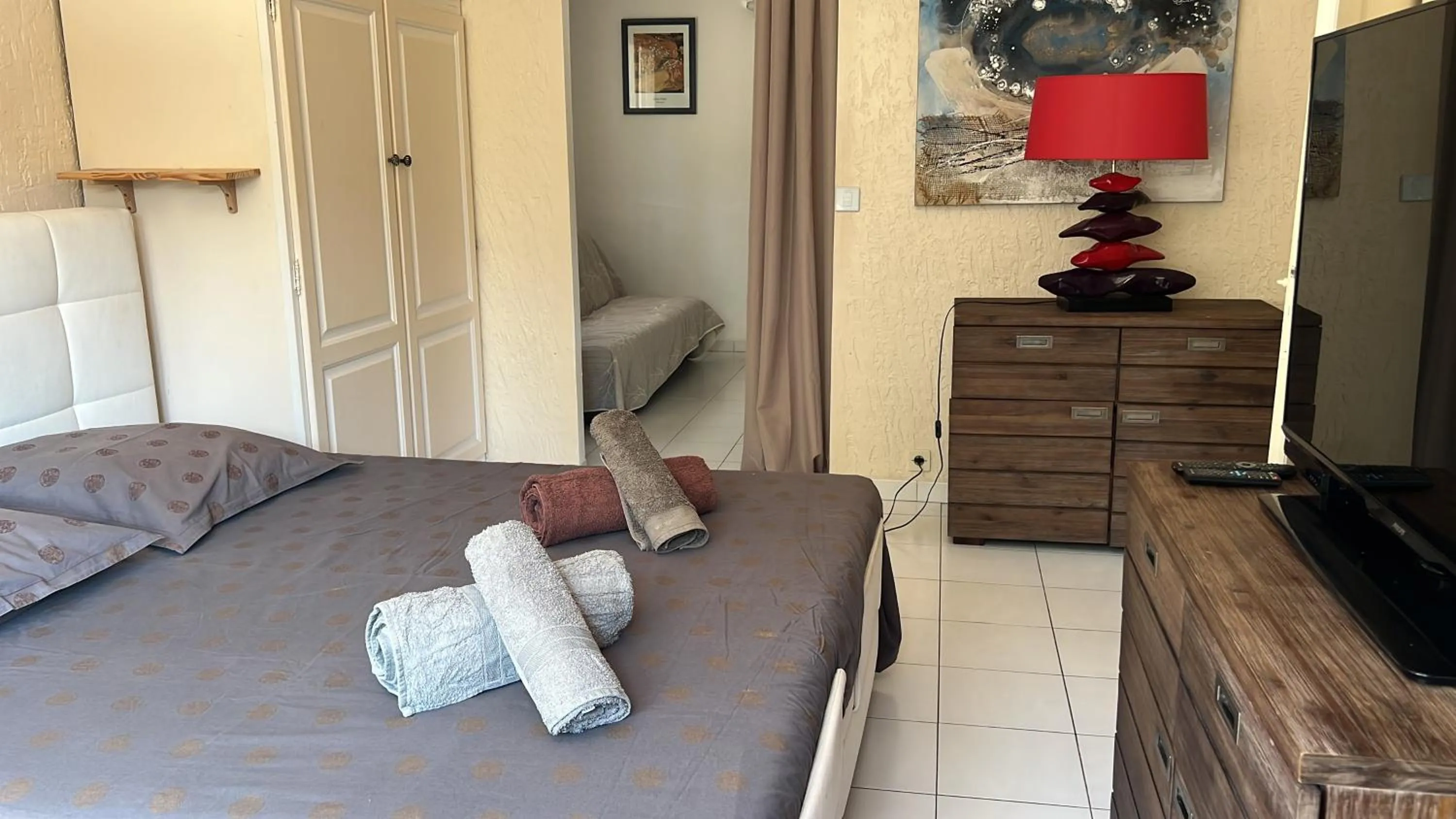 Bedroom in L'oasis-LES ISSAMBRES